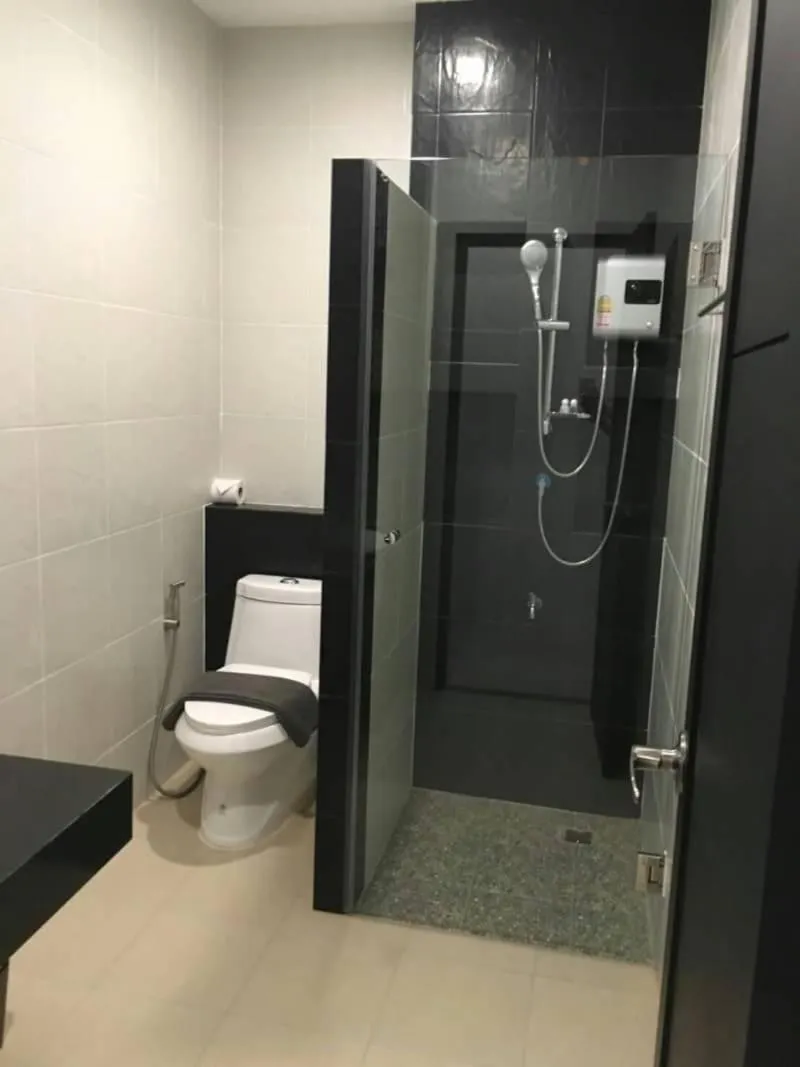 Shower in Tandeaw View