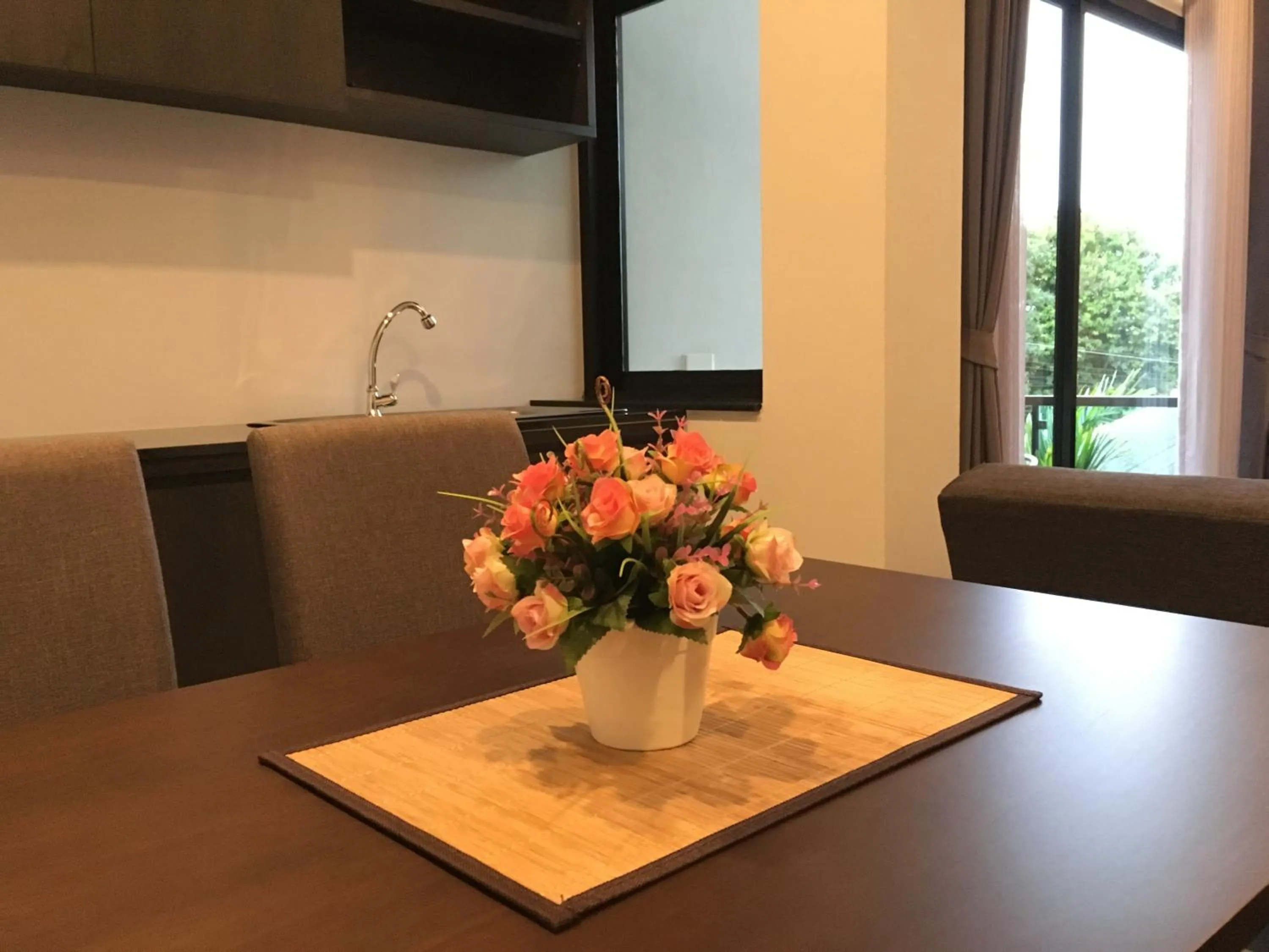 Dining area in Tandeaw View