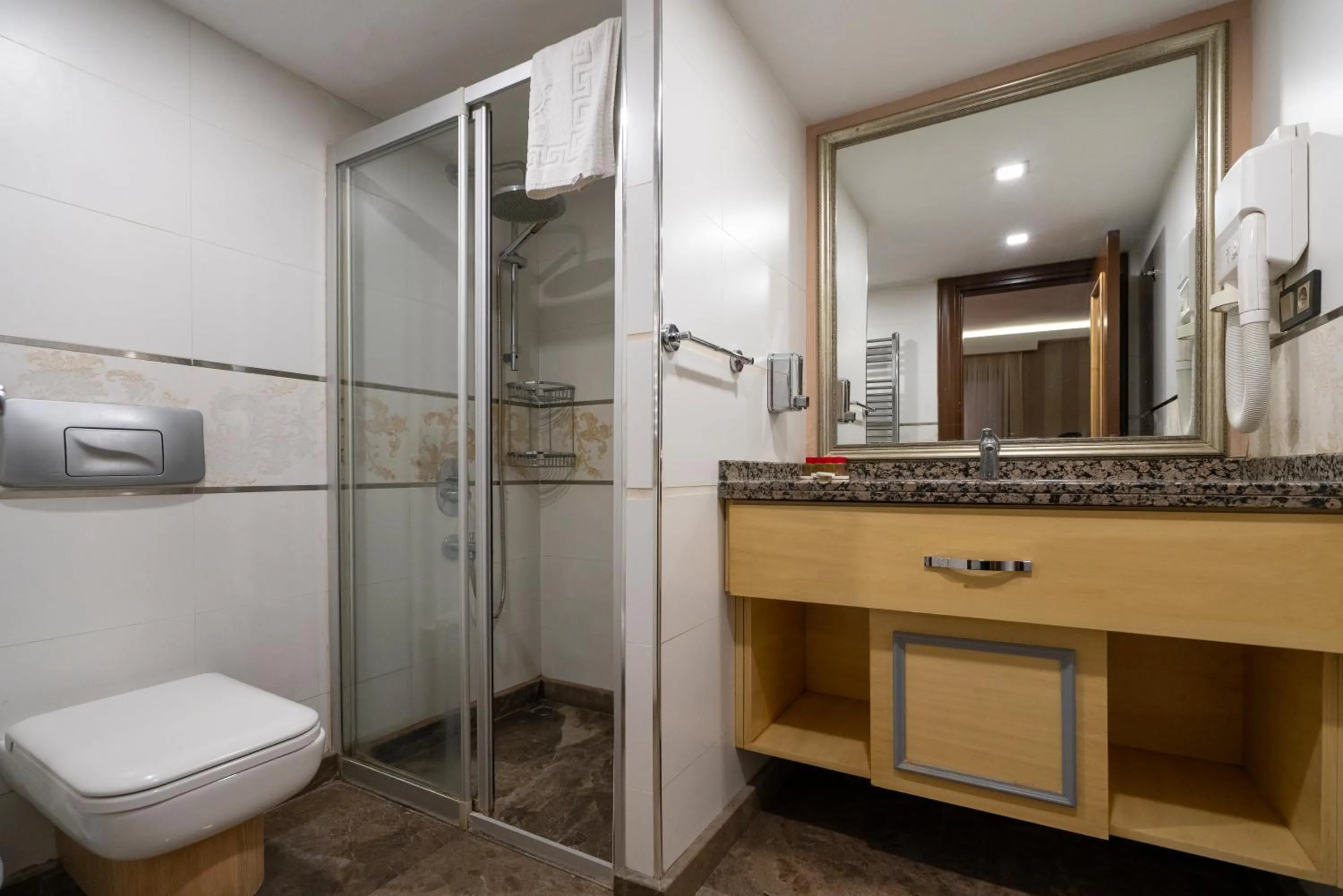 Shower in Moss Suites Hotel