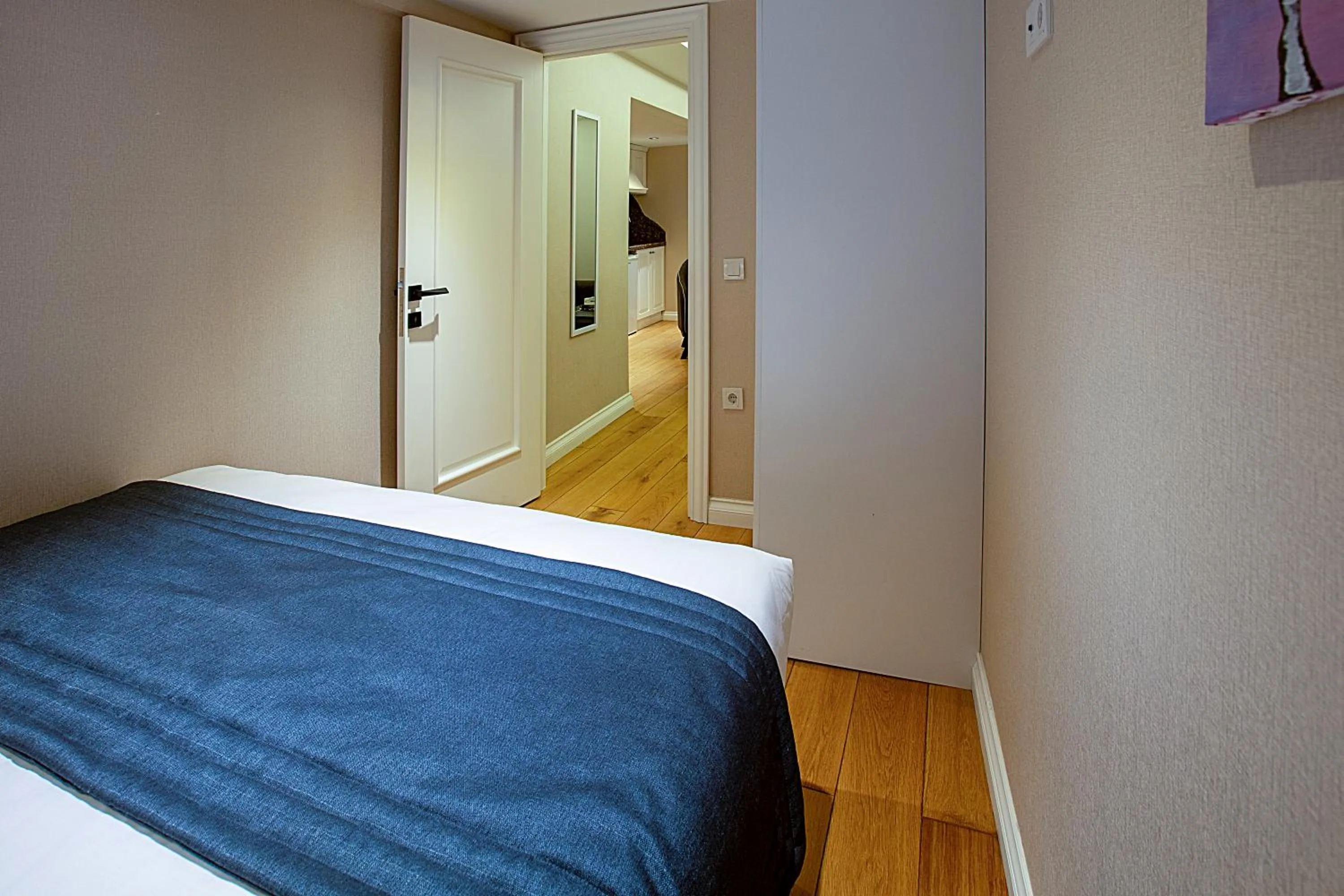 Bedroom, Bed in Moss Suites Hotel