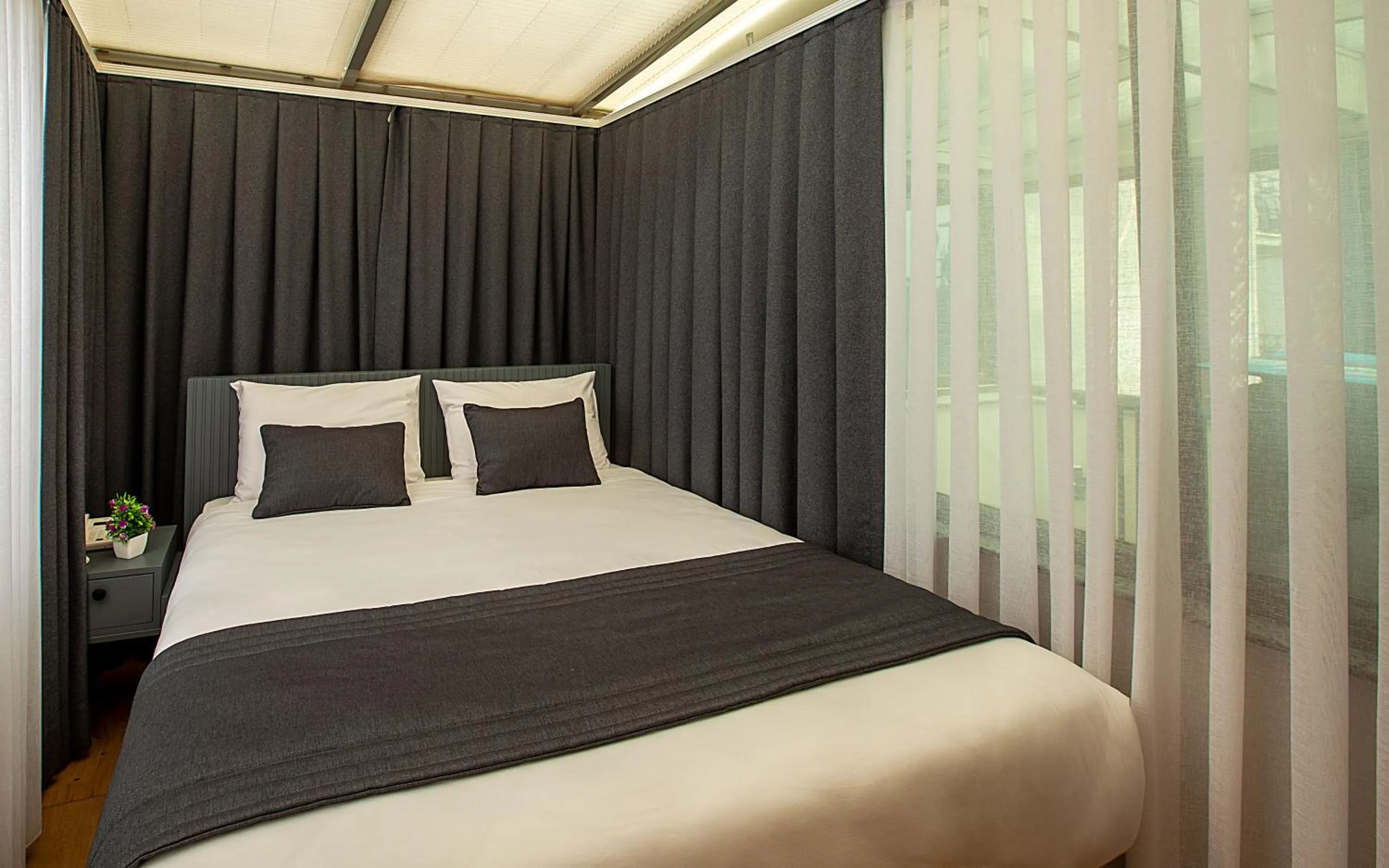 Bed in Moss Suites Hotel