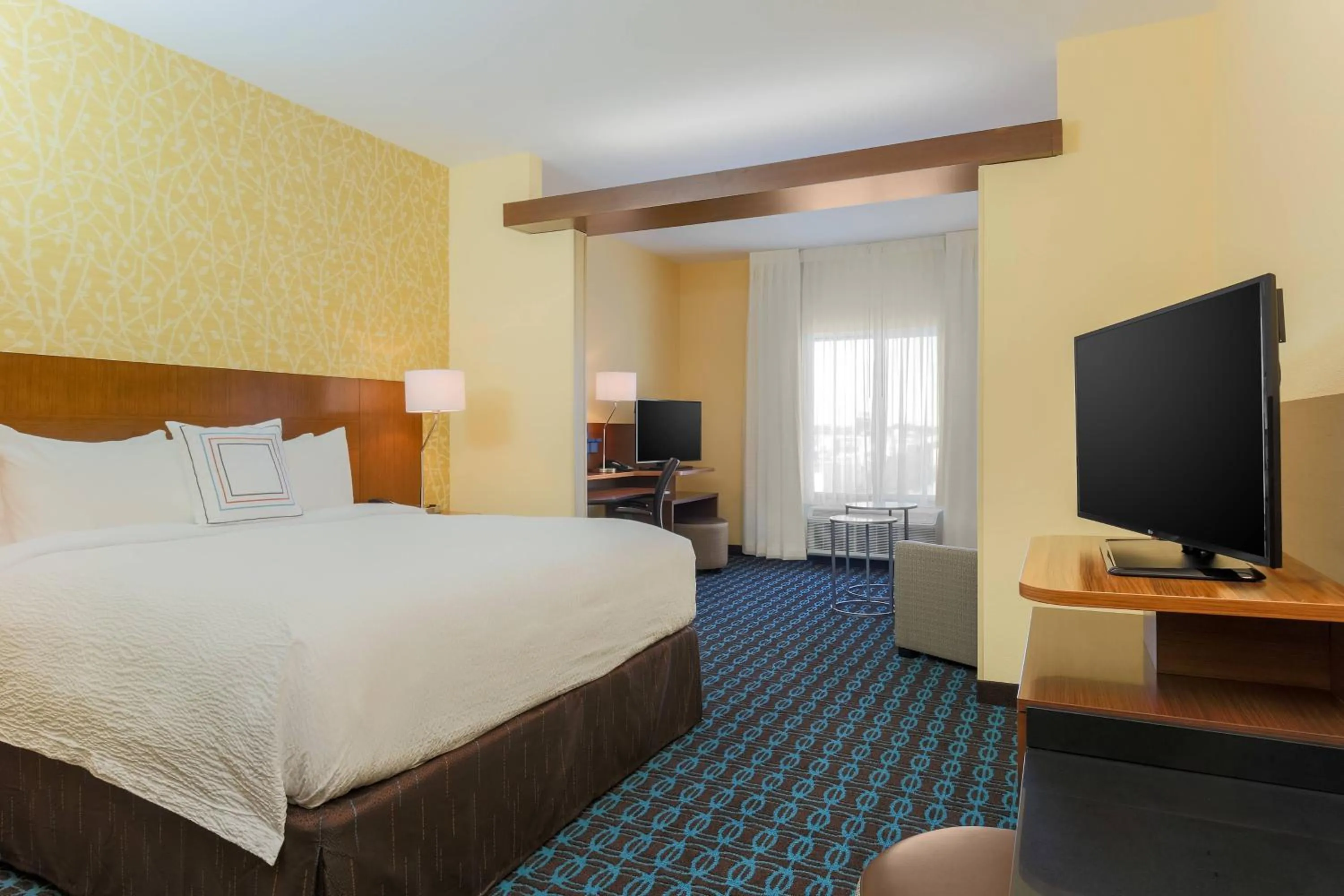 Photo of the whole room, Bed in Fairfield Inn & Suites by Marriott Alexandria
