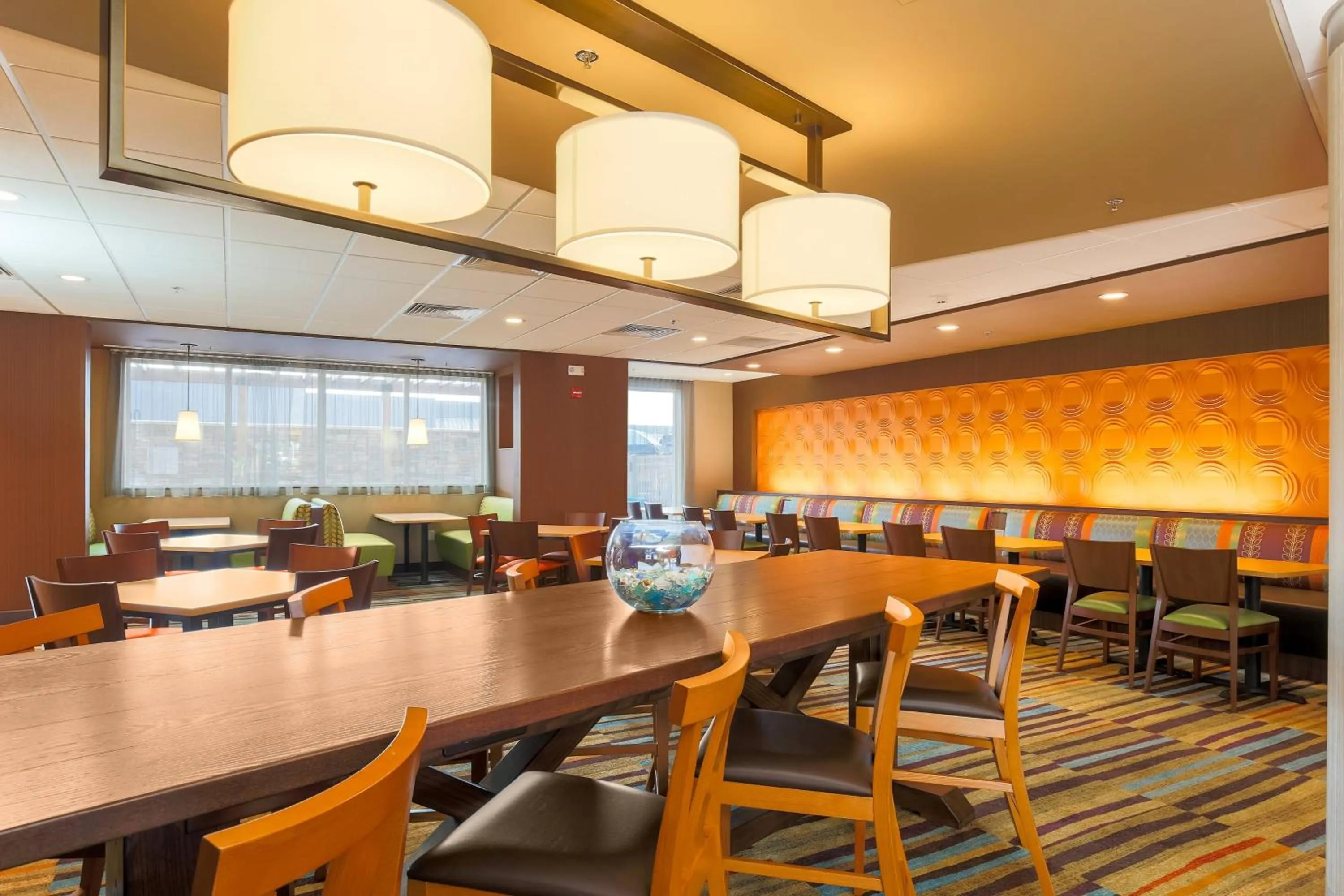 Breakfast in Fairfield Inn & Suites by Marriott Alexandria