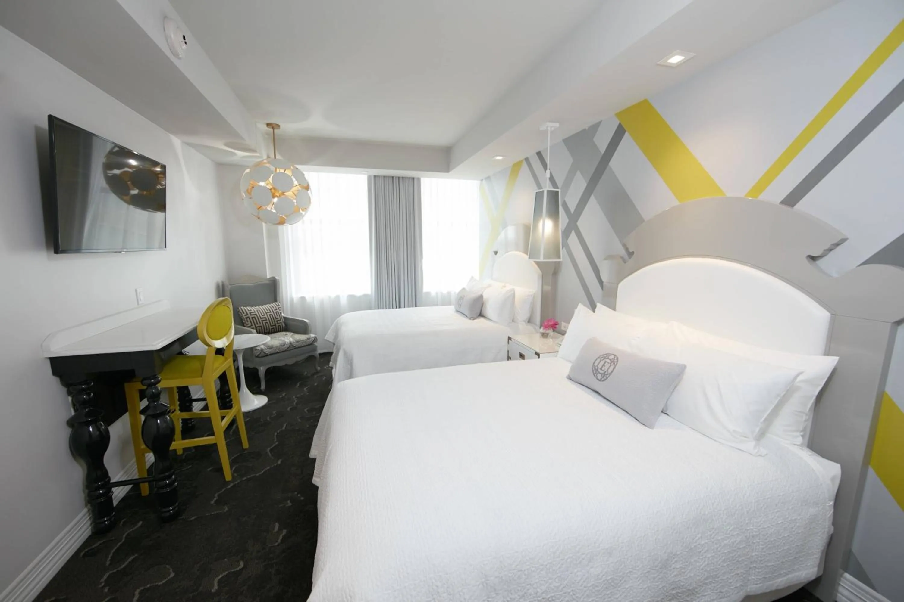 Photo of the whole room, Bed in Elyton Hotel, Autograph Collection