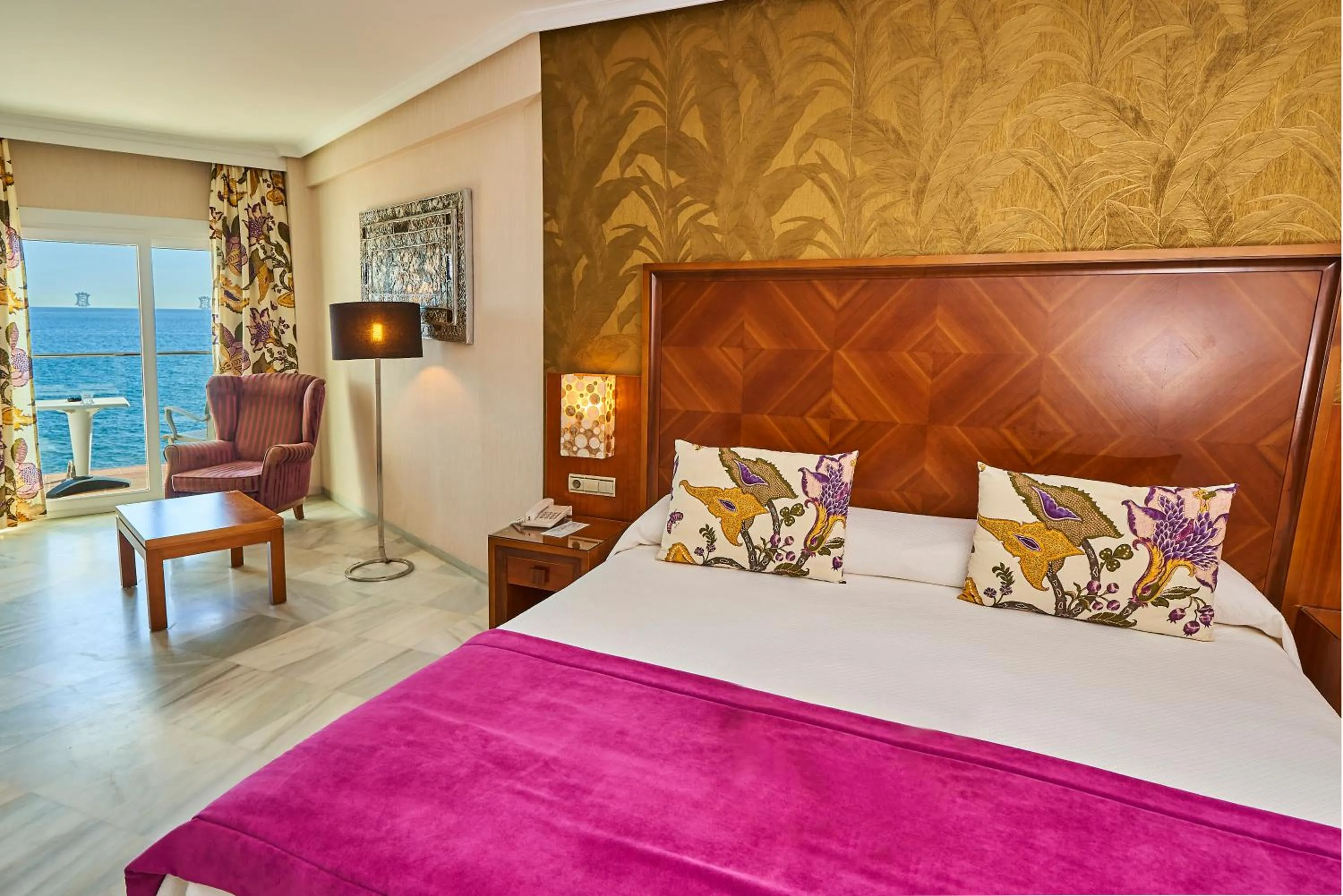 Sea view, Bed in Hotel Balcón de Europa