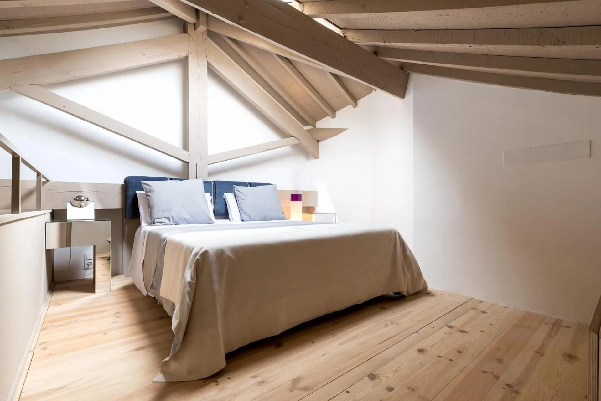 Bed in Charm Palace Porto