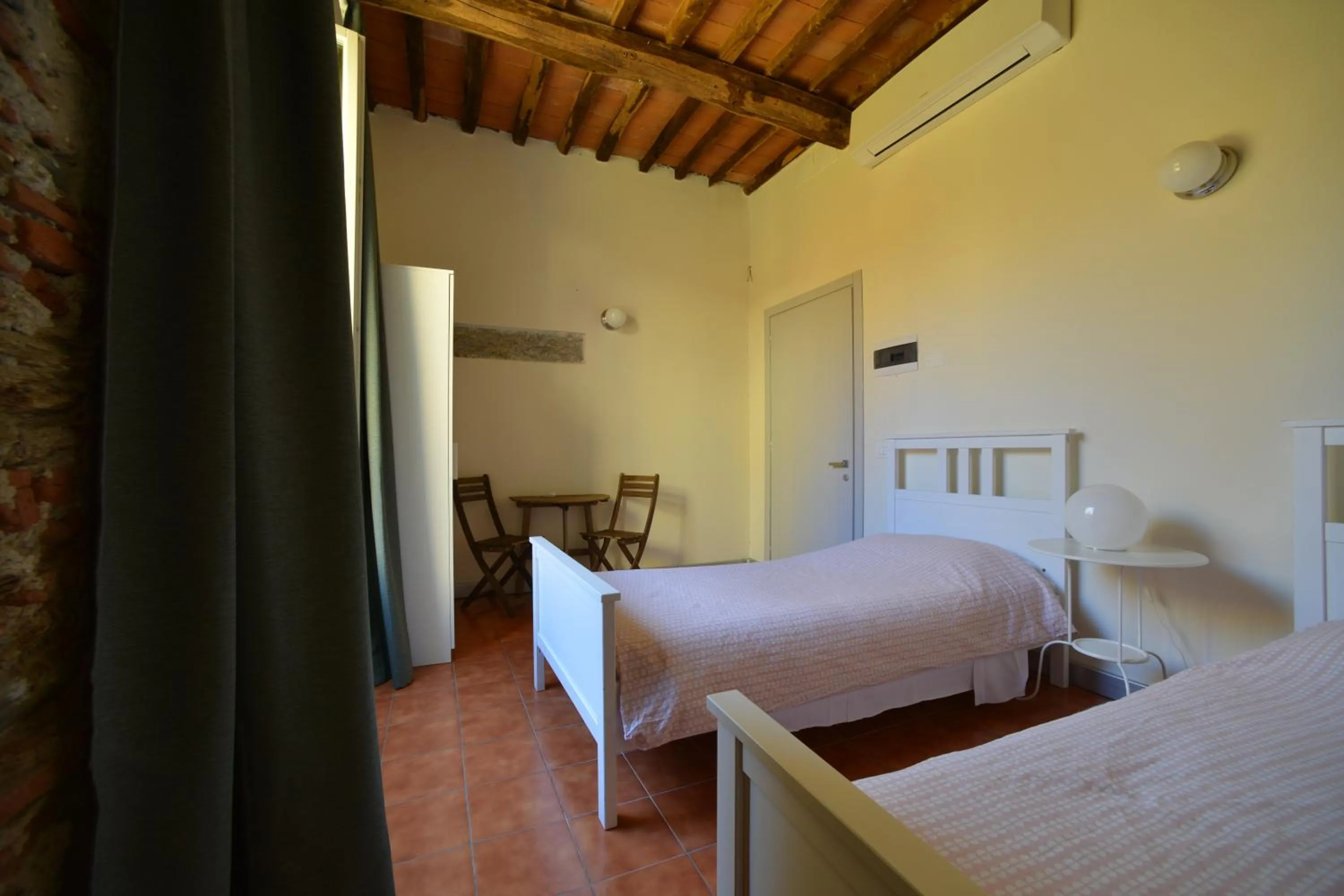 Twin Room with Shared Bathroom in Ostello Palazzo Nizza
