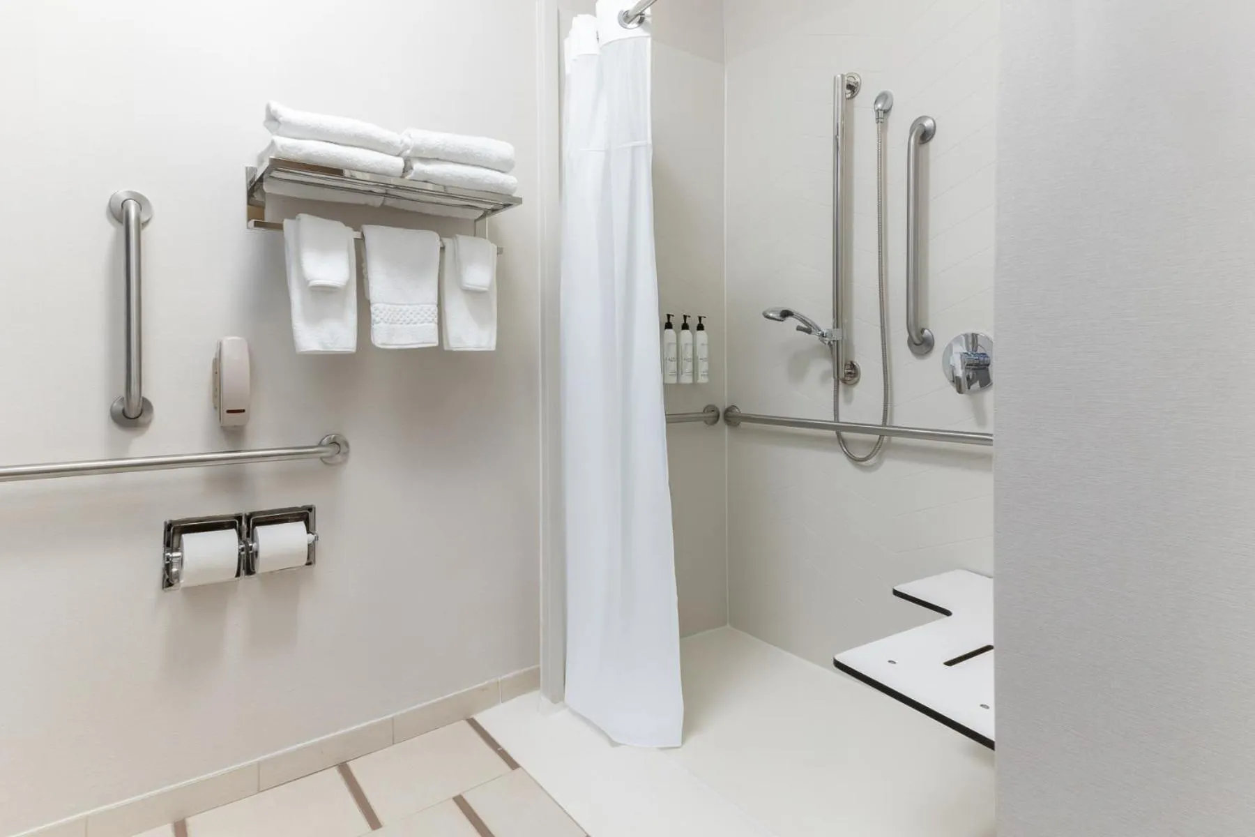 Bathroom in Fairfield Inn and Suites by Marriott Cincinnati Eastgate