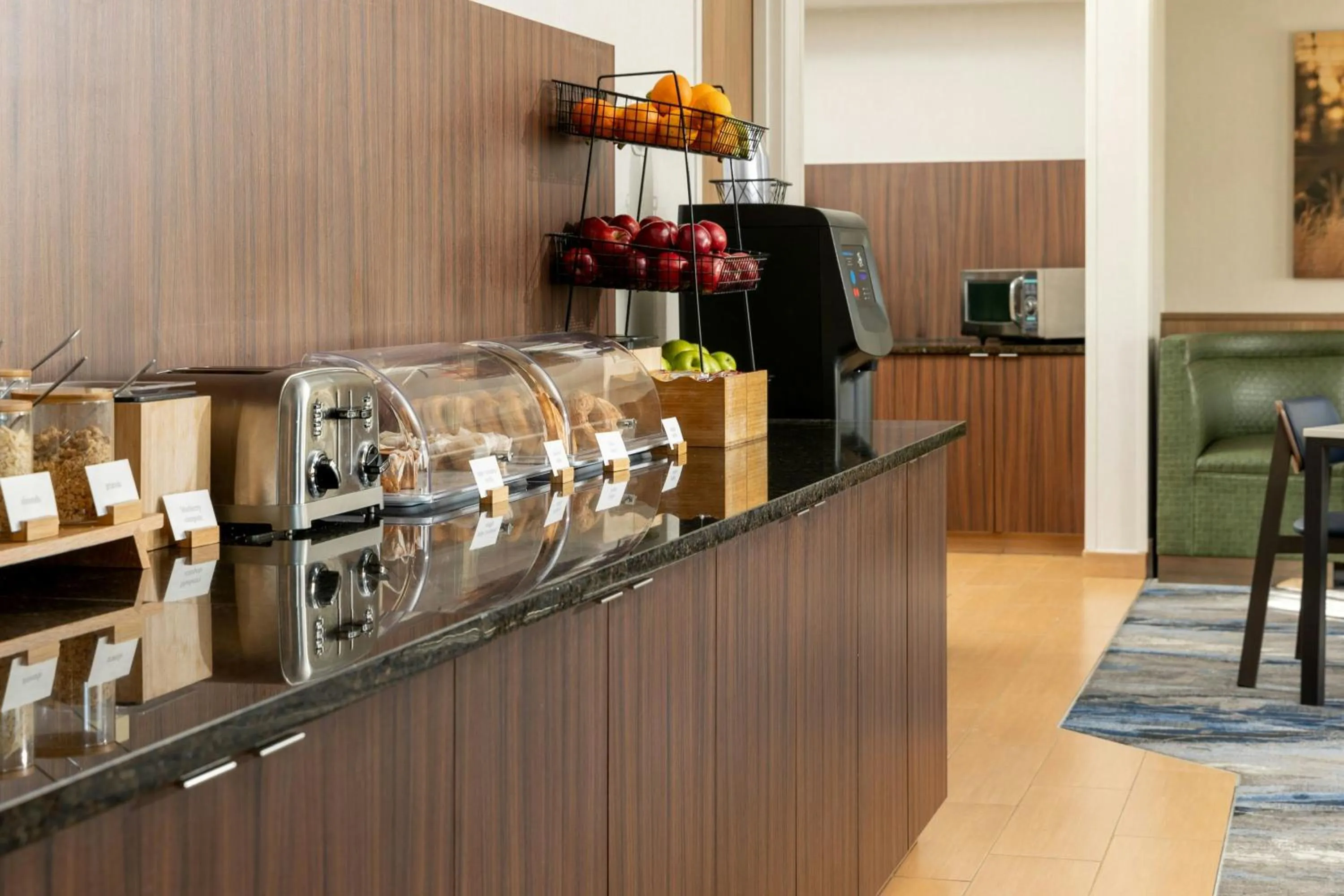 Breakfast in Fairfield Inn and Suites by Marriott Cincinnati Eastgate