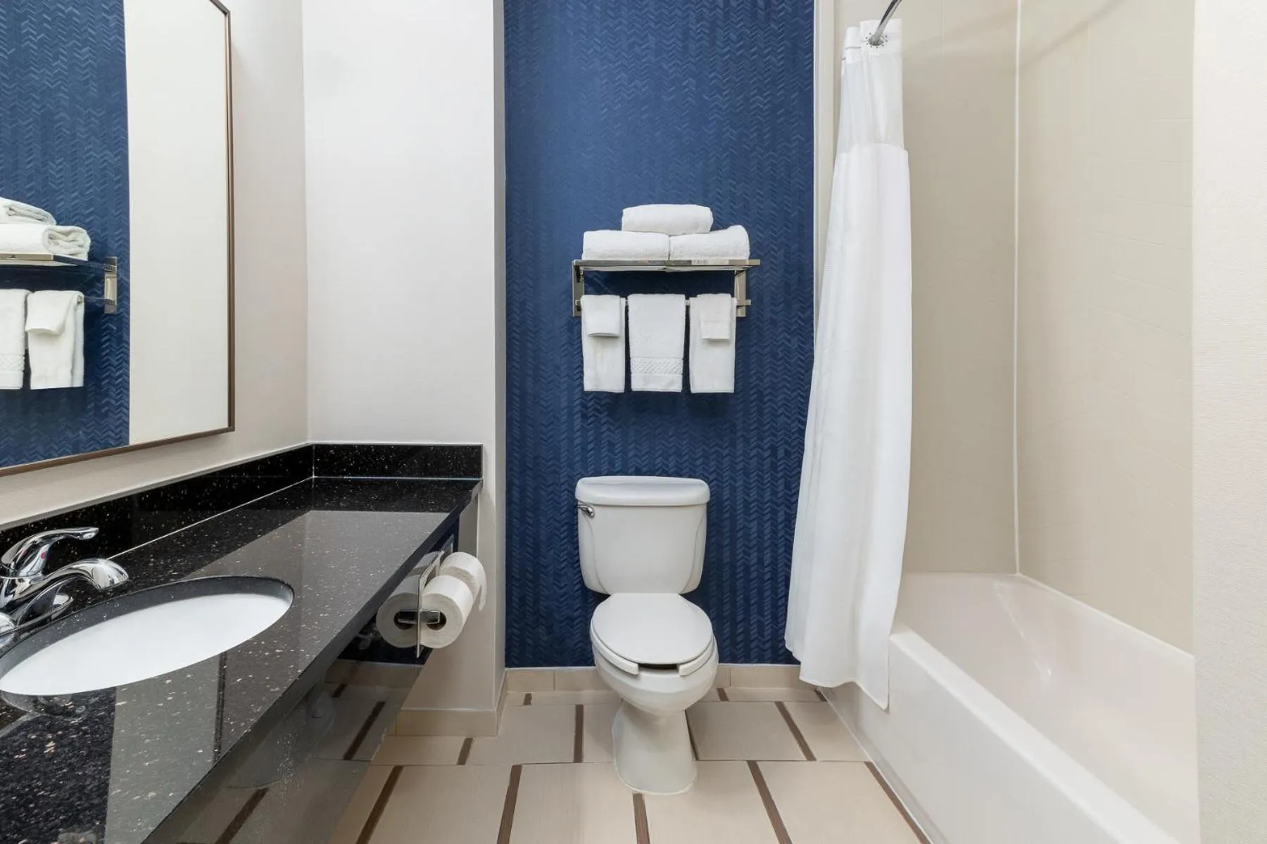 Bath in Fairfield Inn and Suites by Marriott Cincinnati Eastgate