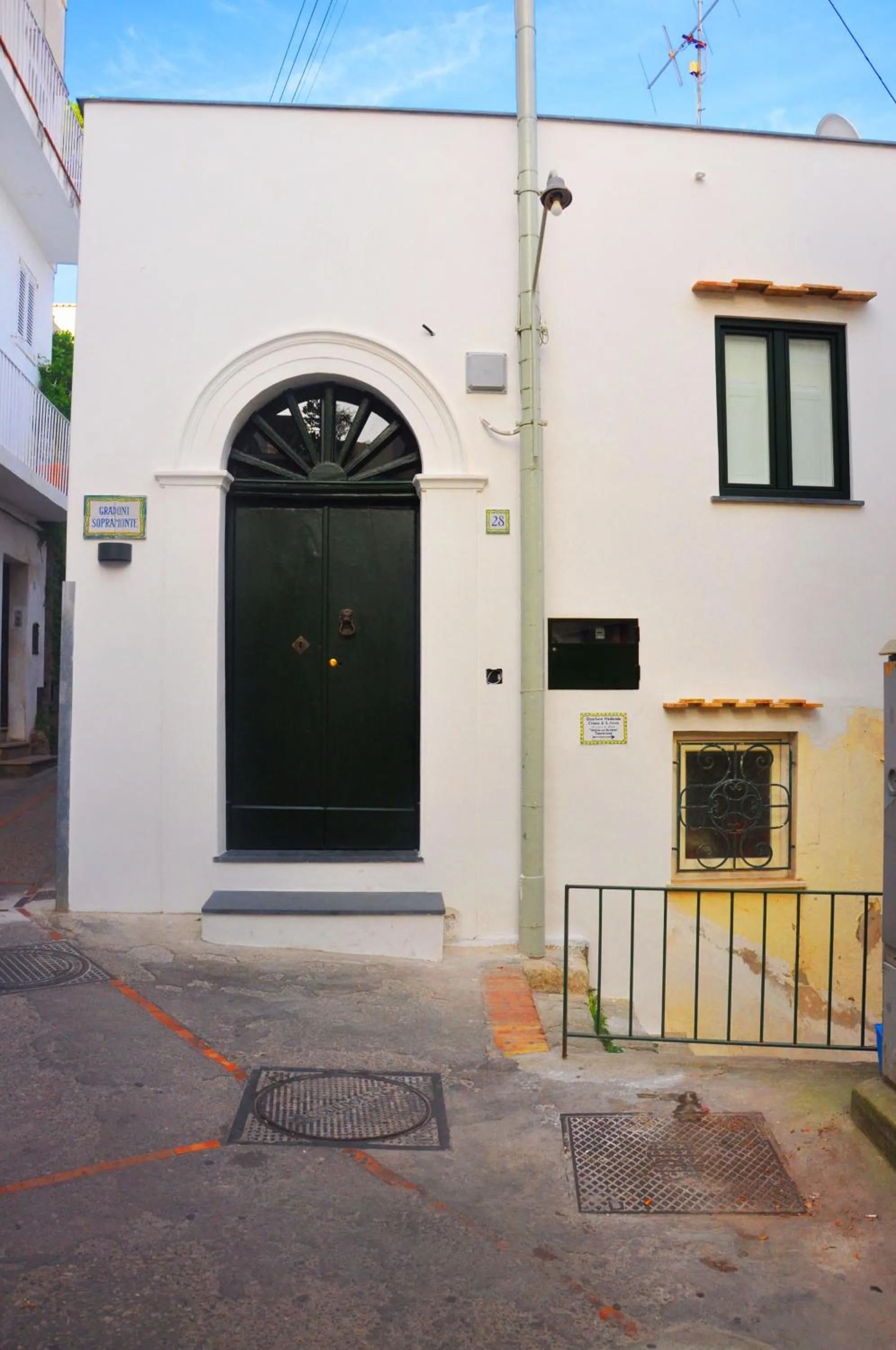 Facade/entrance in Casa Costanza