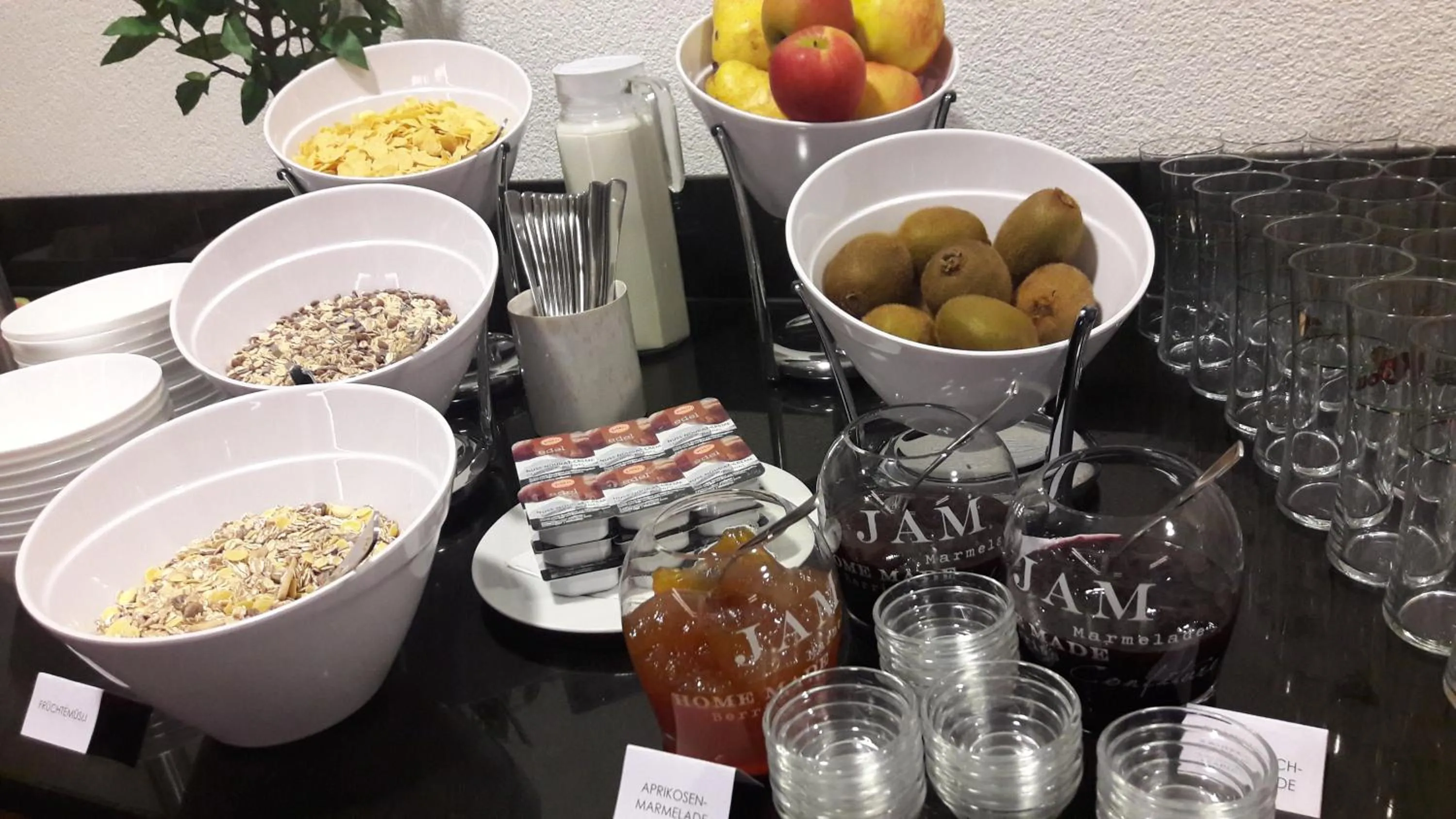 Buffet breakfast in Hotel garni Anger 5