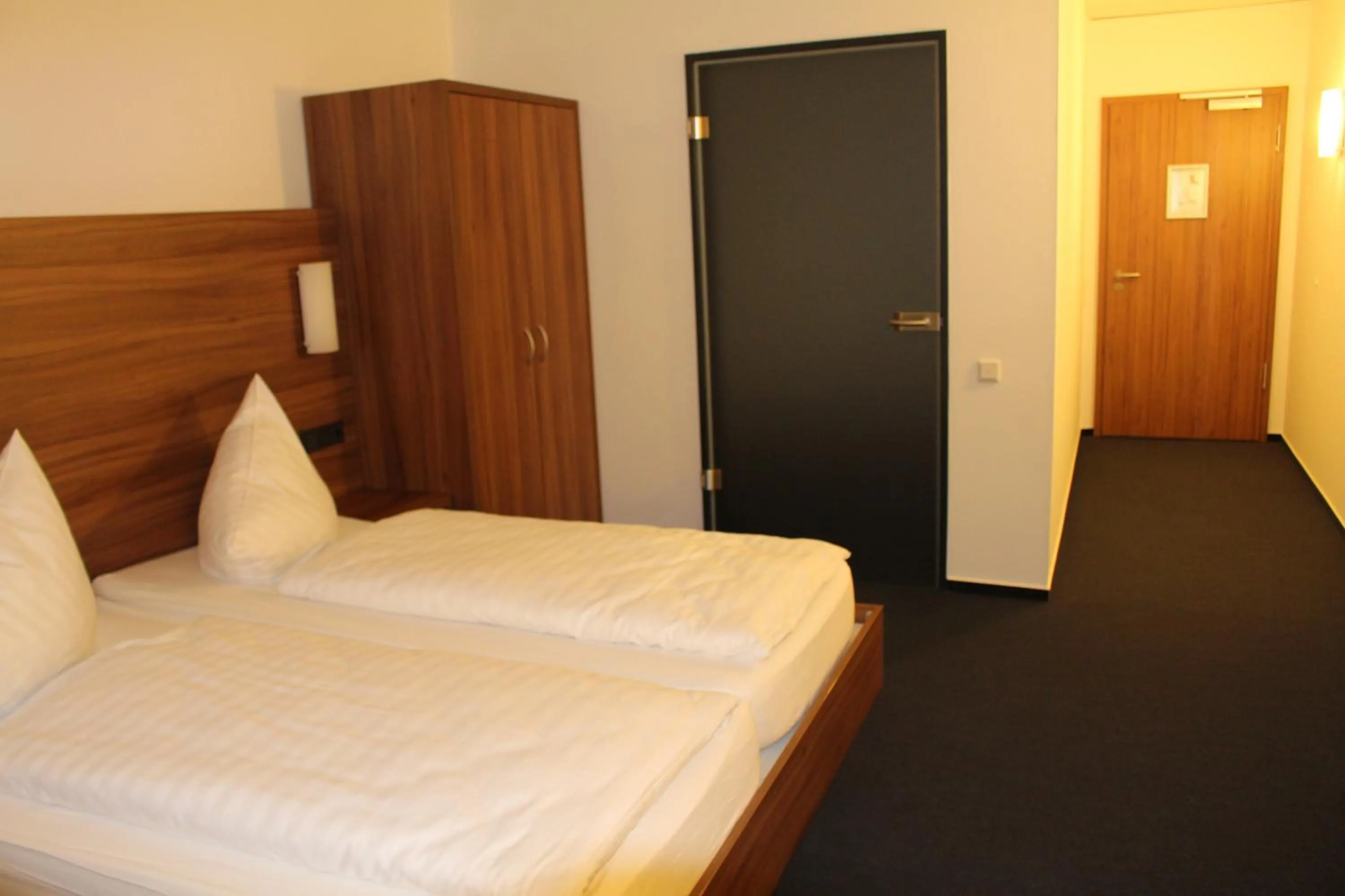 Photo of the whole room, Bed in Hotel garni Anger 5