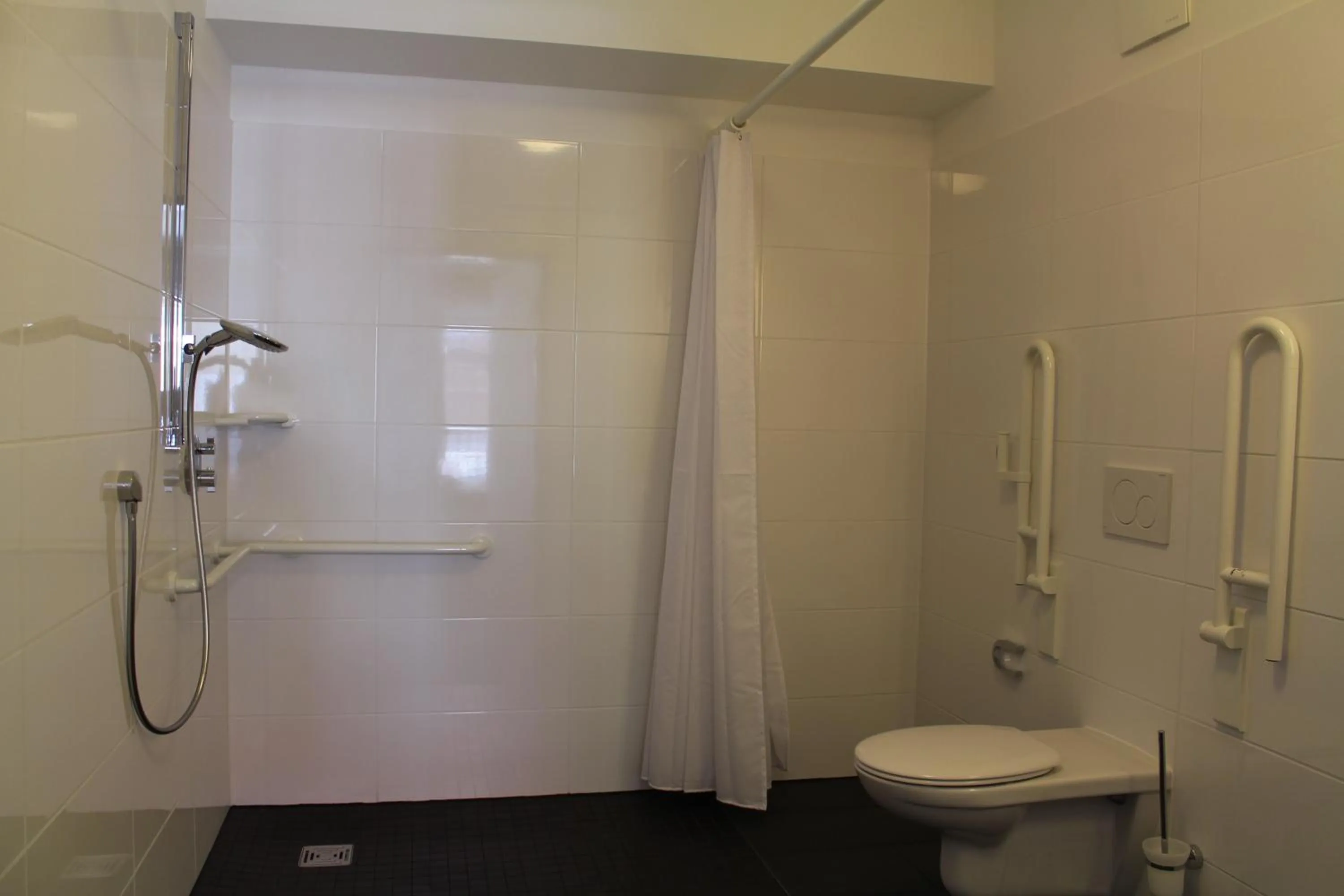 Shower in Hotel garni Anger 5