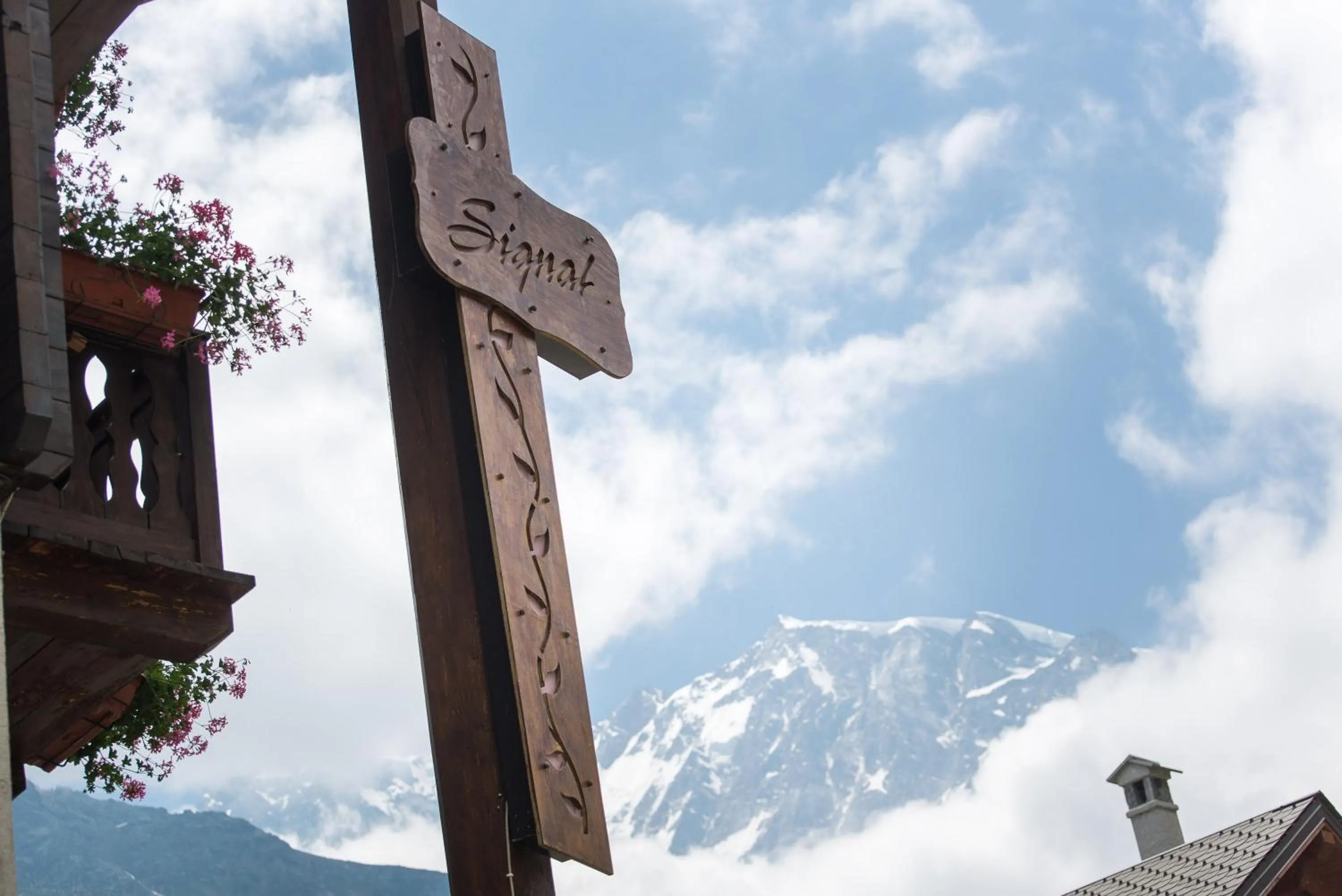 Property building in Hotel Signal