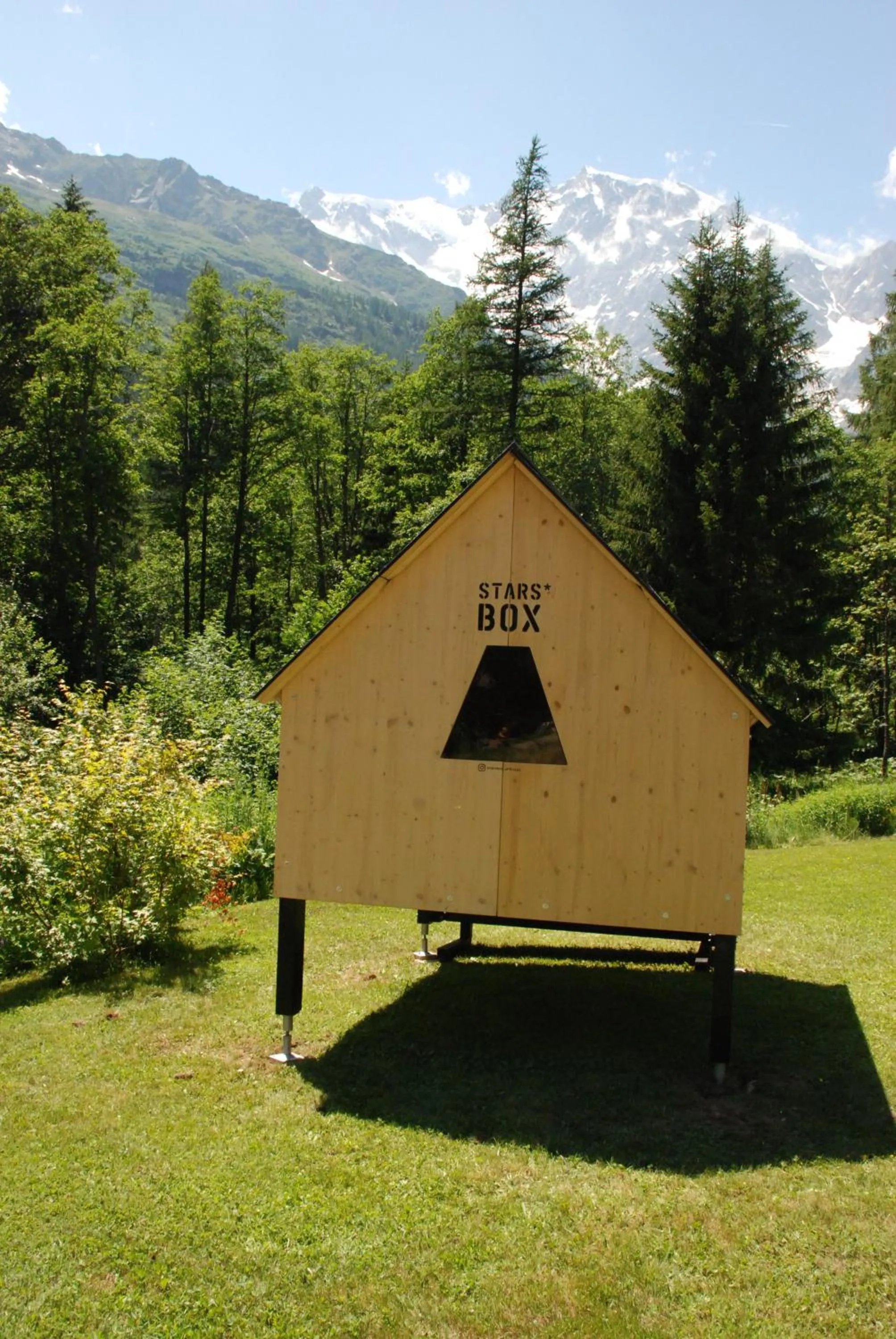 Property building in Hotel Signal