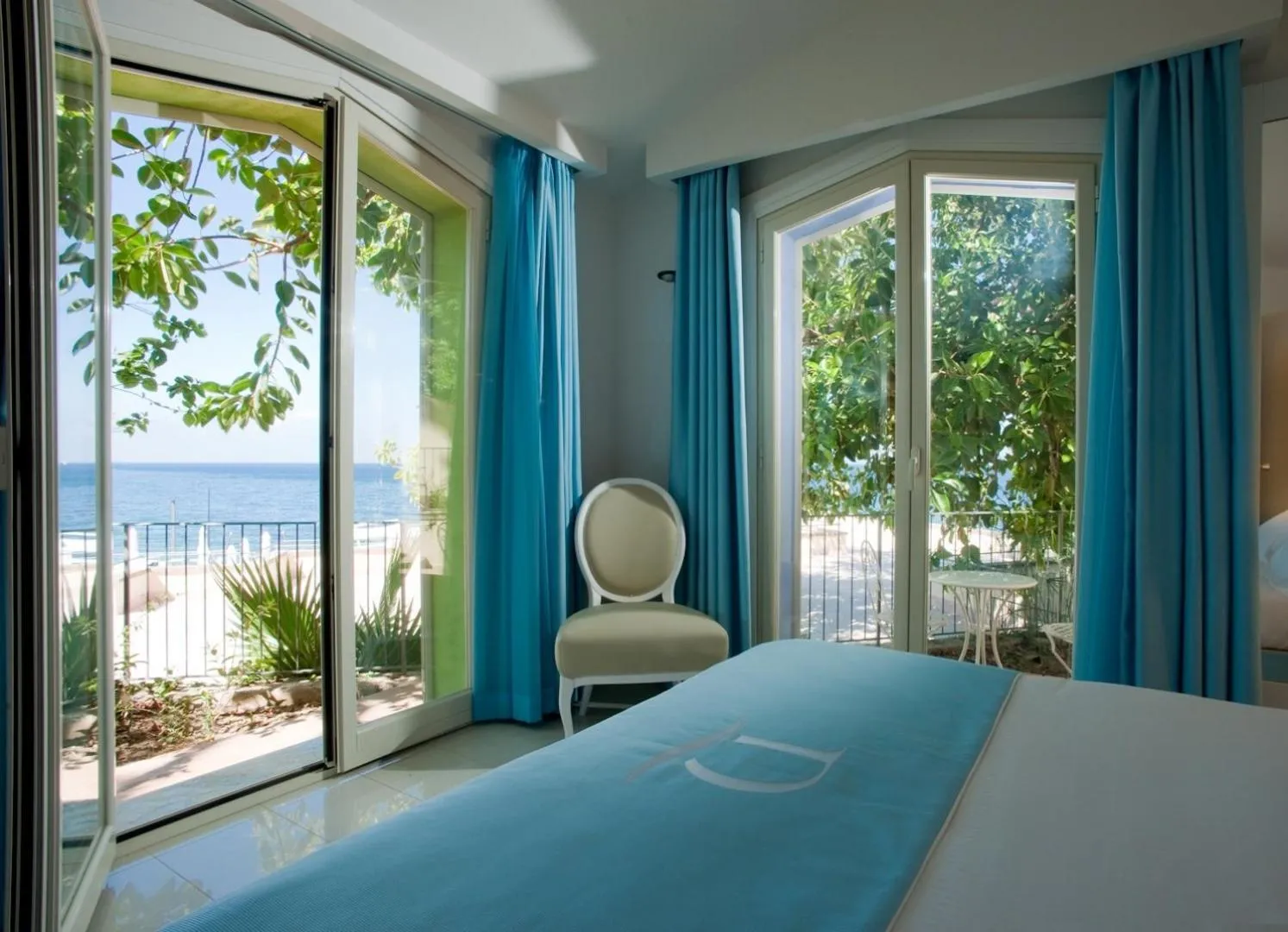 View (from property/room), Bed in Domina Zagarella Sicily