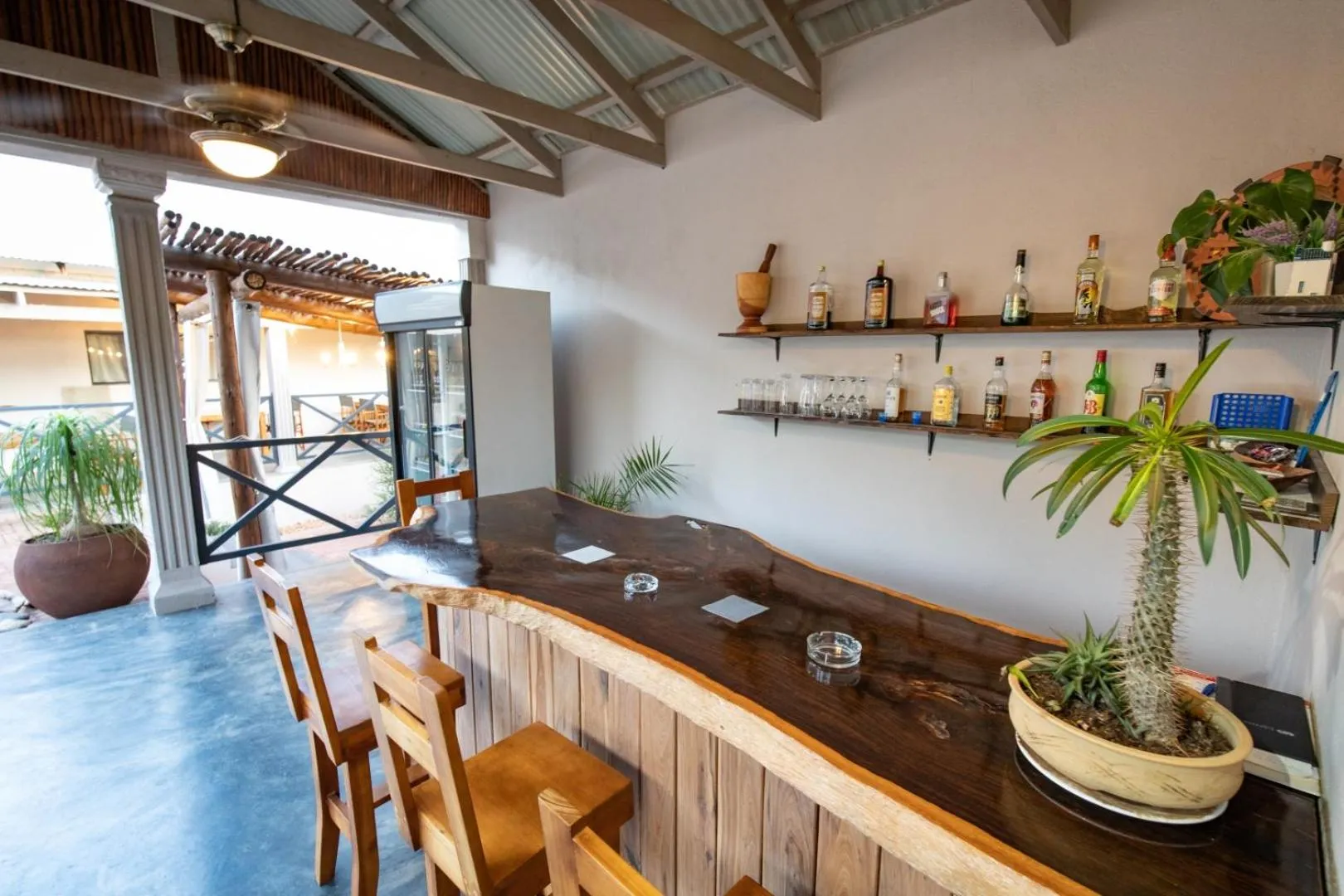 Lounge or bar in The Belgium Inn