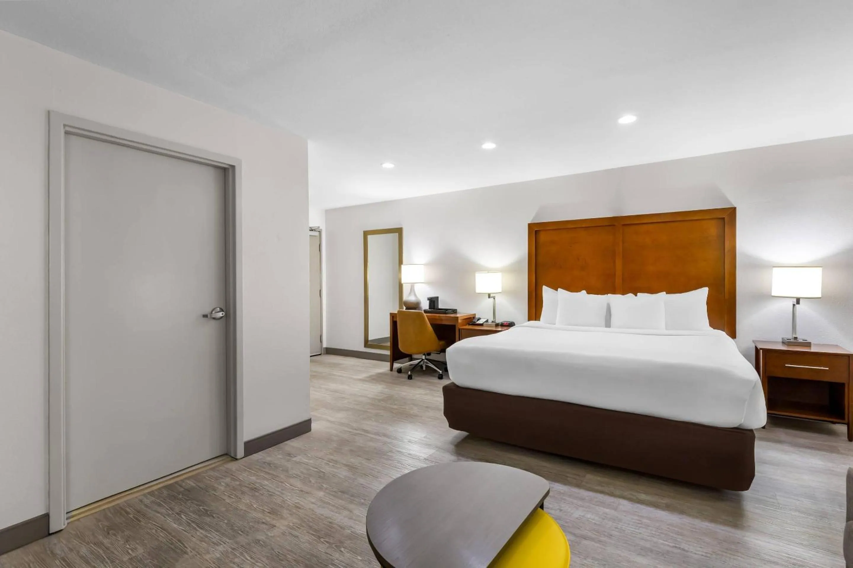 Bedroom, Bed in Comfort Inn Nashville West