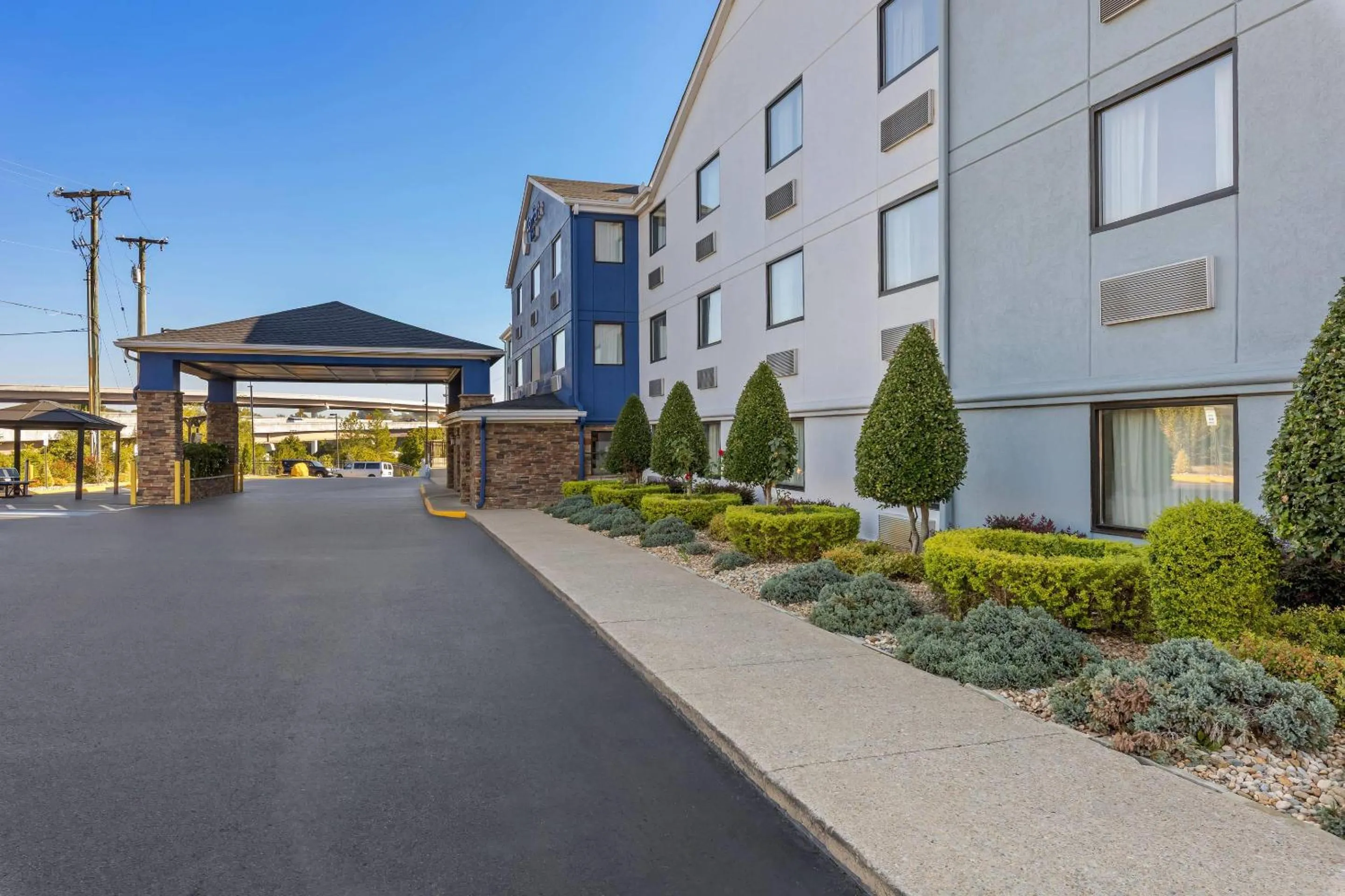 Property building in Comfort Inn Nashville West