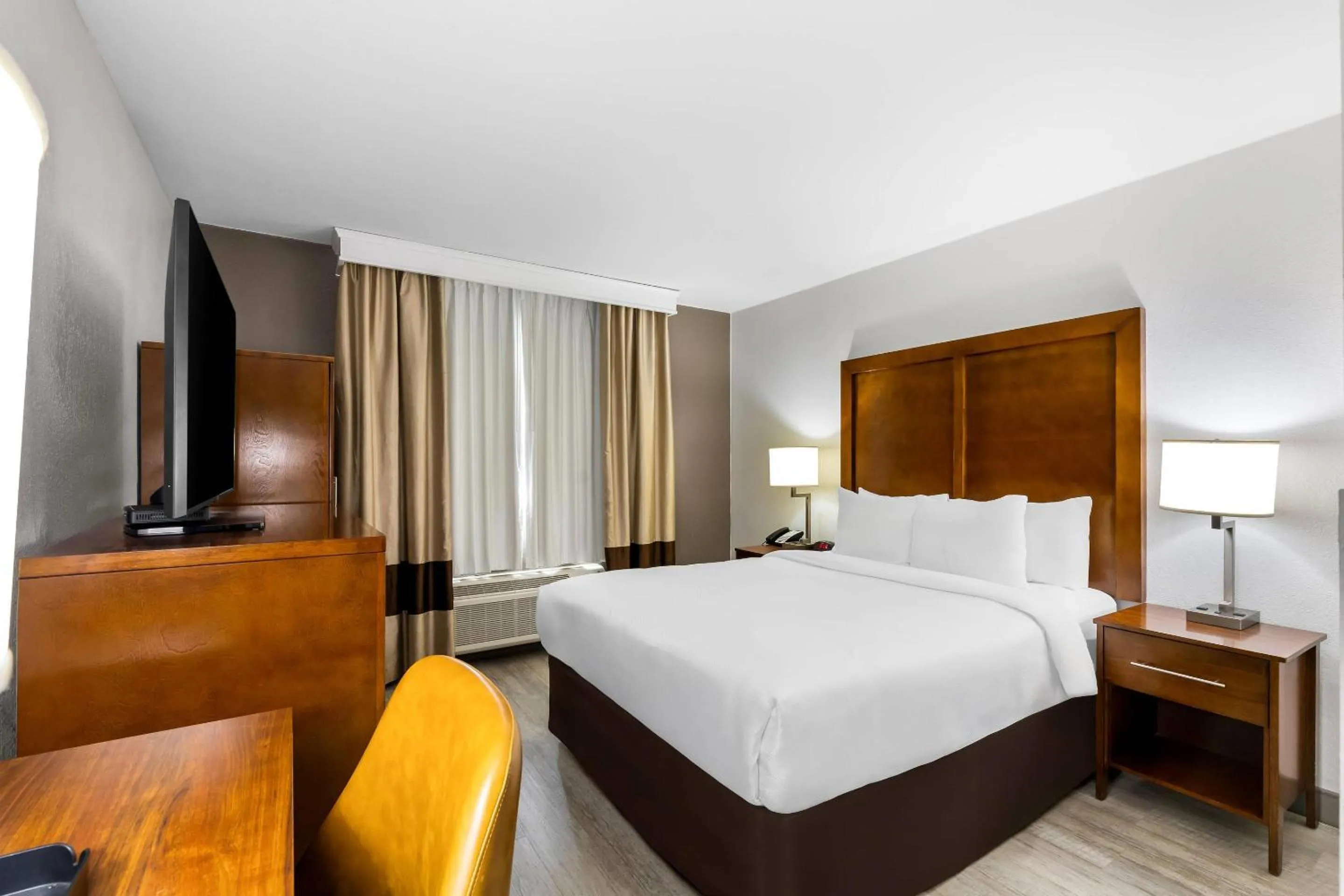 Bedroom, Bed in Comfort Inn Nashville West