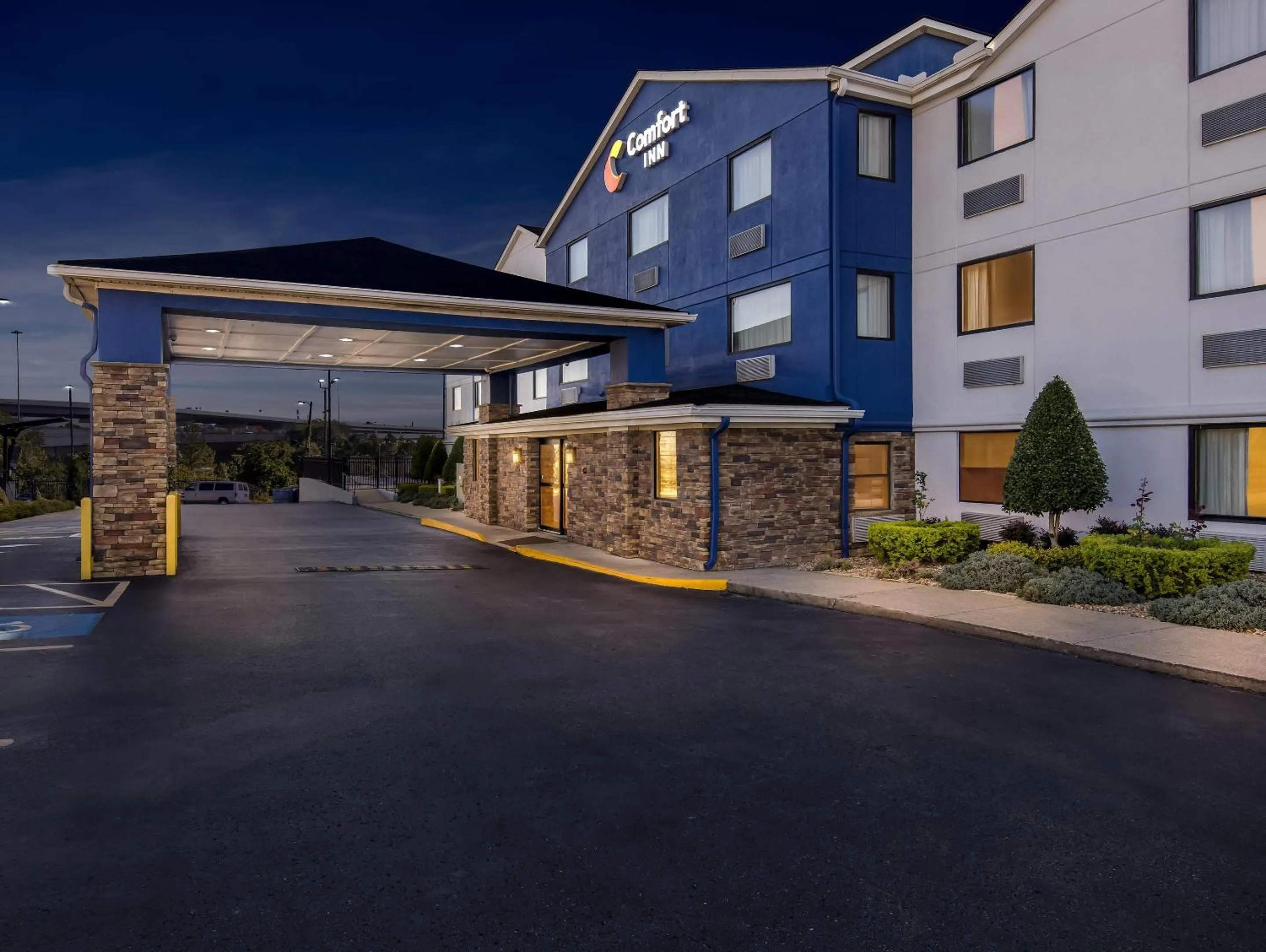 Property building in Comfort Inn Nashville West