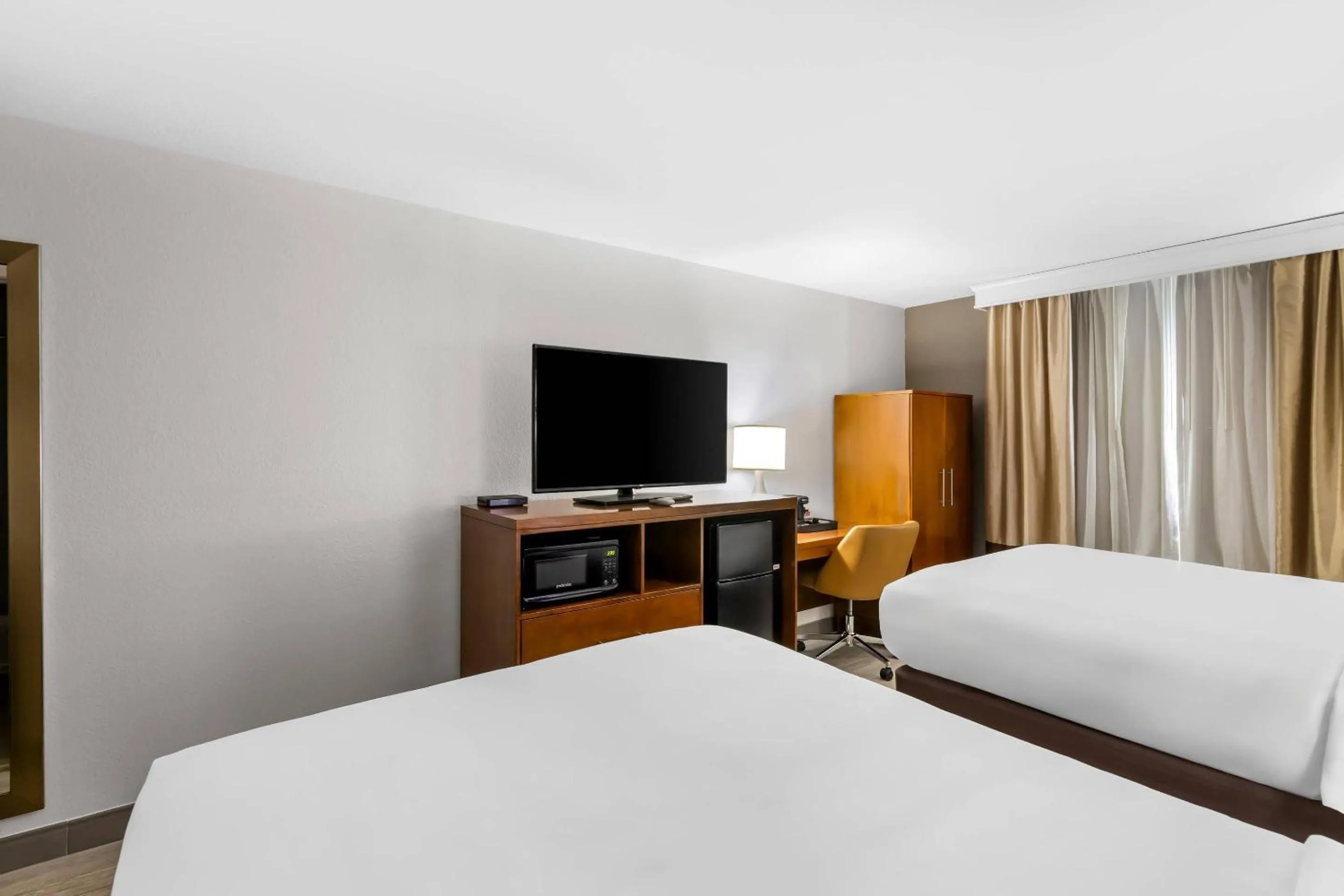 Bedroom, Bed in Comfort Inn Nashville West