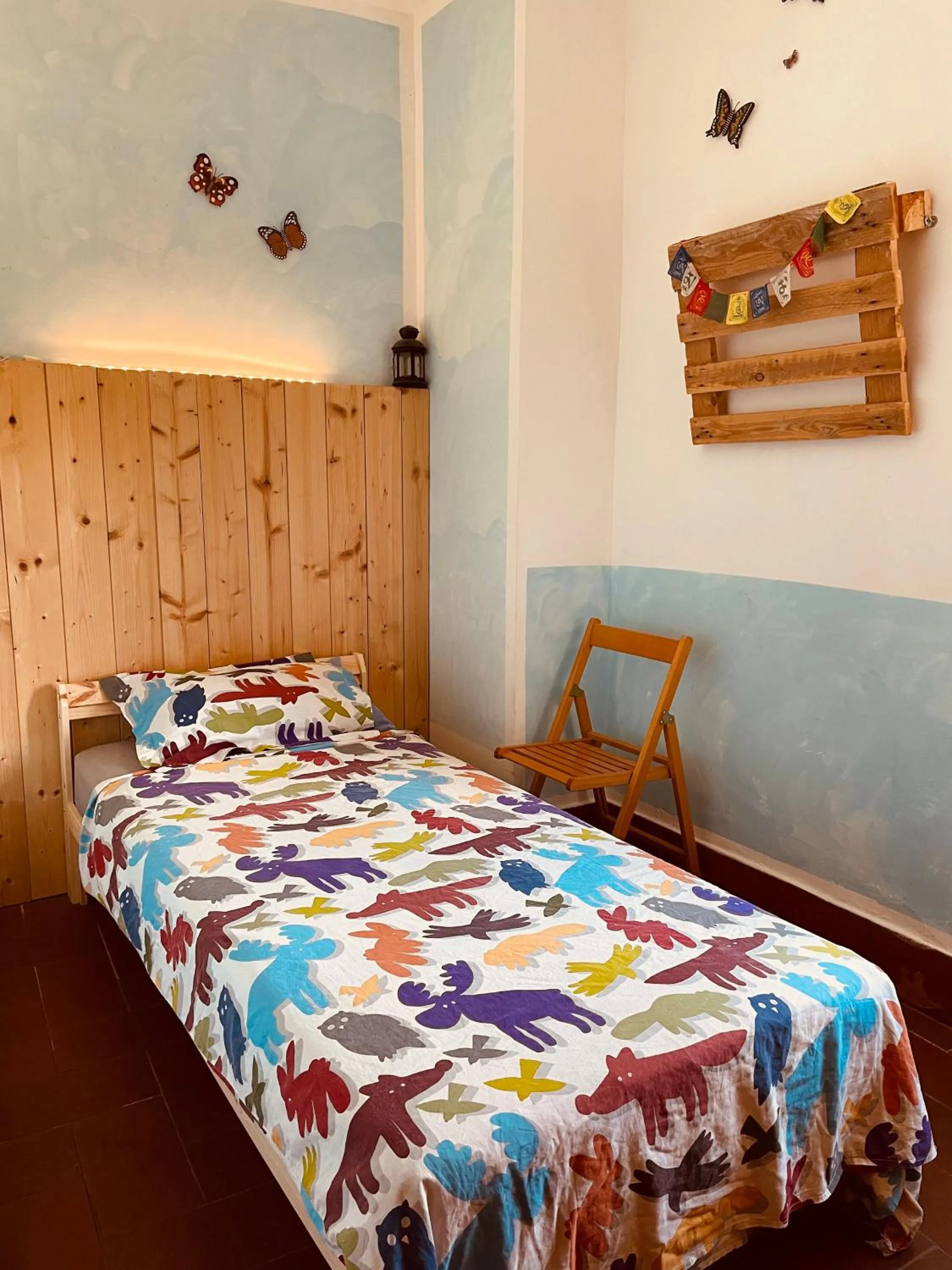 Bed in B&B Bivacco Frasassi climbing & trail running house
