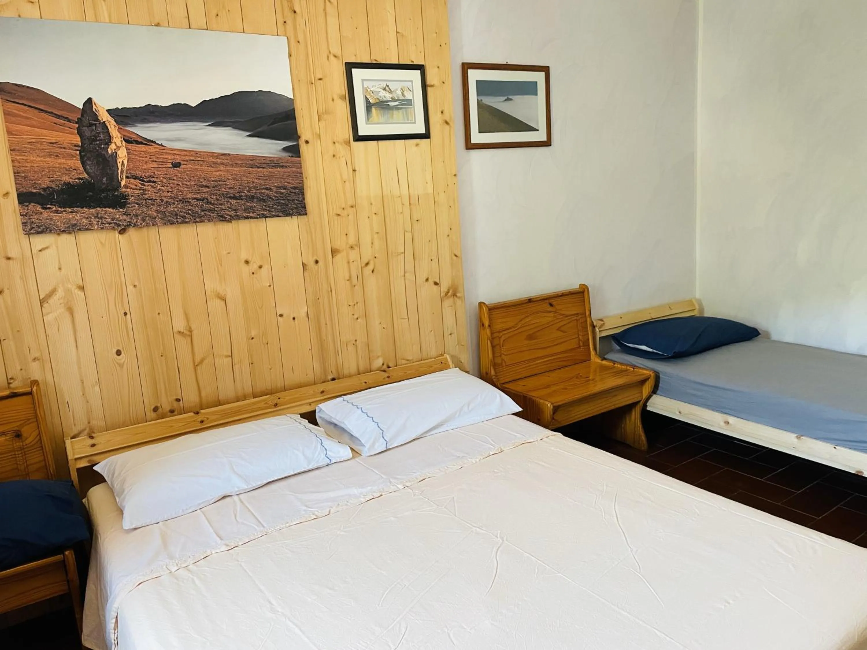 Bed in B&B Bivacco Frasassi climbing & trail running house