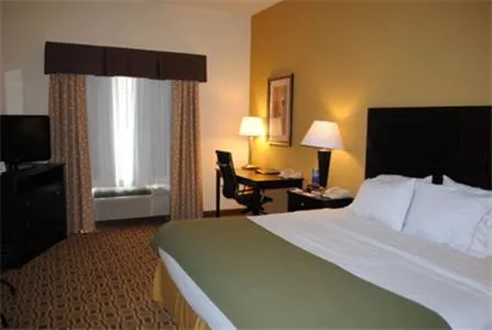 Photo of the whole room, Bed in Holiday Inn Express Boonville by IHG
