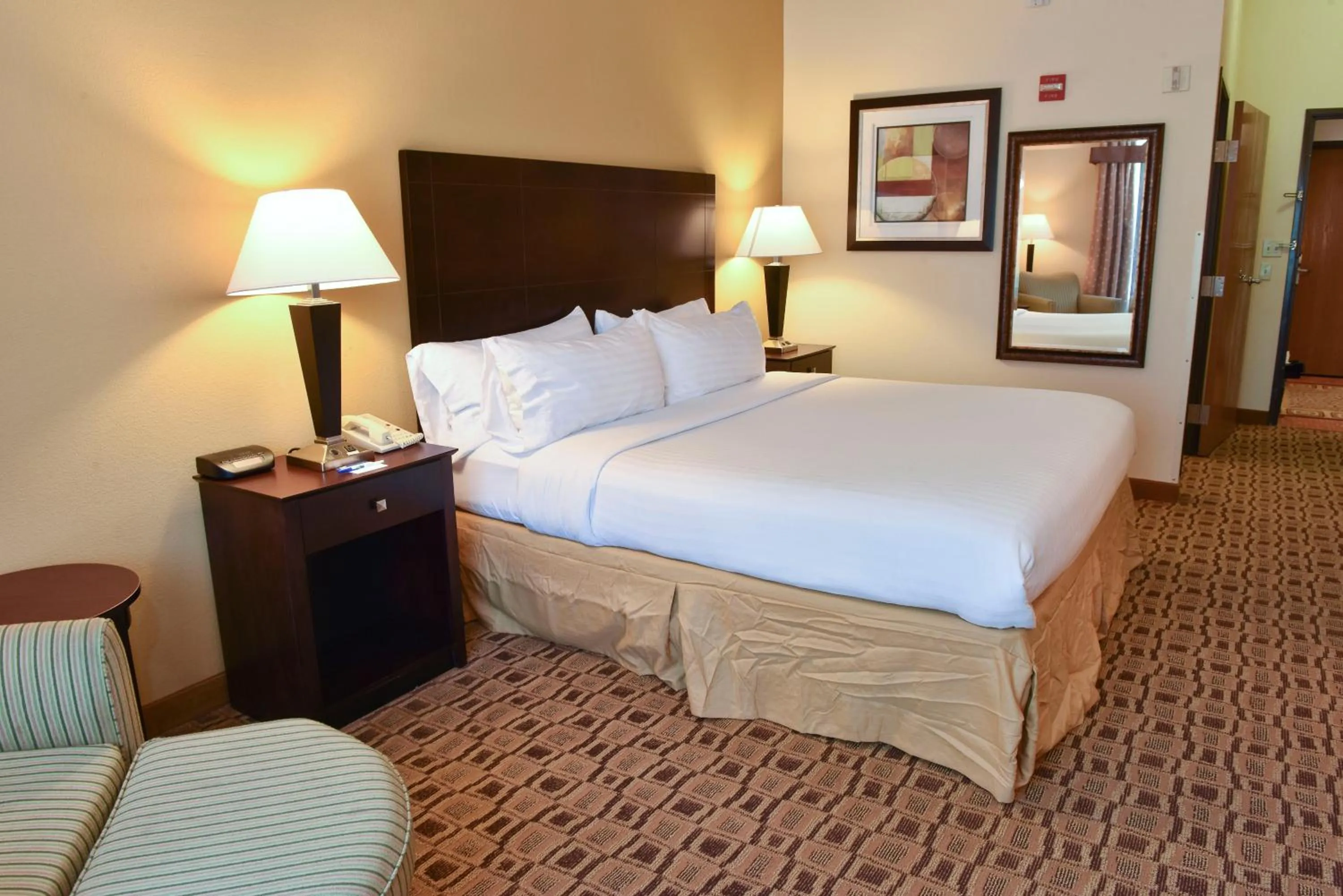 Photo of the whole room, Bed in Holiday Inn Express Boonville by IHG