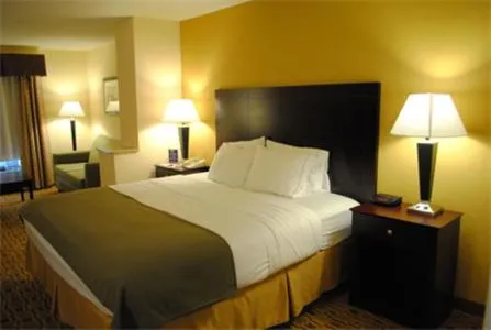 Bed in Holiday Inn Express Boonville by IHG