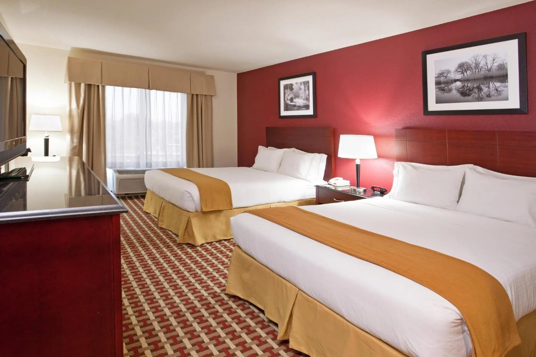 Photo of the whole room, Bed in Holiday Inn Express Hotel & Suites Ohio State University- OSU Medical Center by IHG