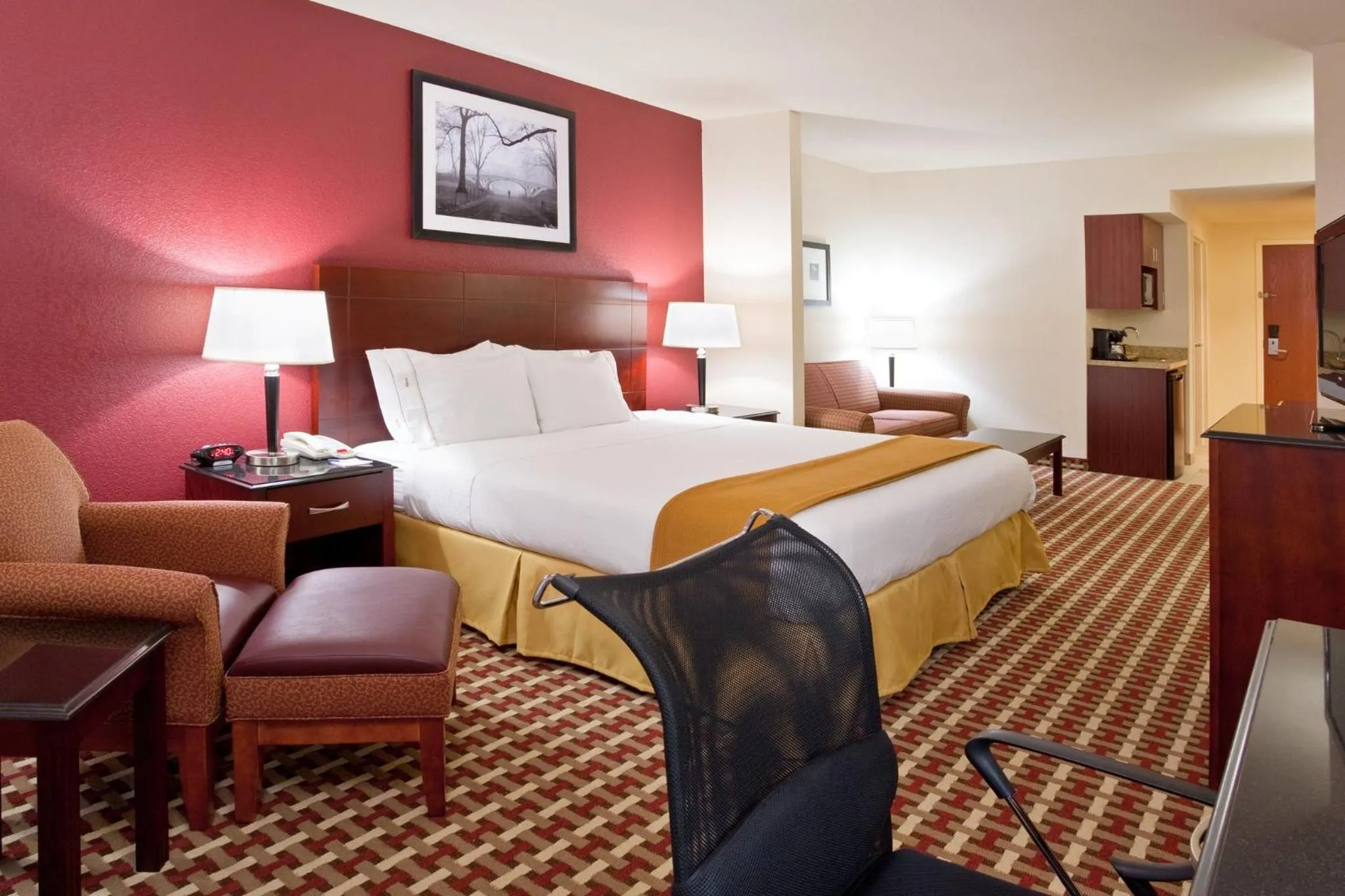 Photo of the whole room, Bed in Holiday Inn Express Hotel & Suites Ohio State University- OSU Medical Center by IHG