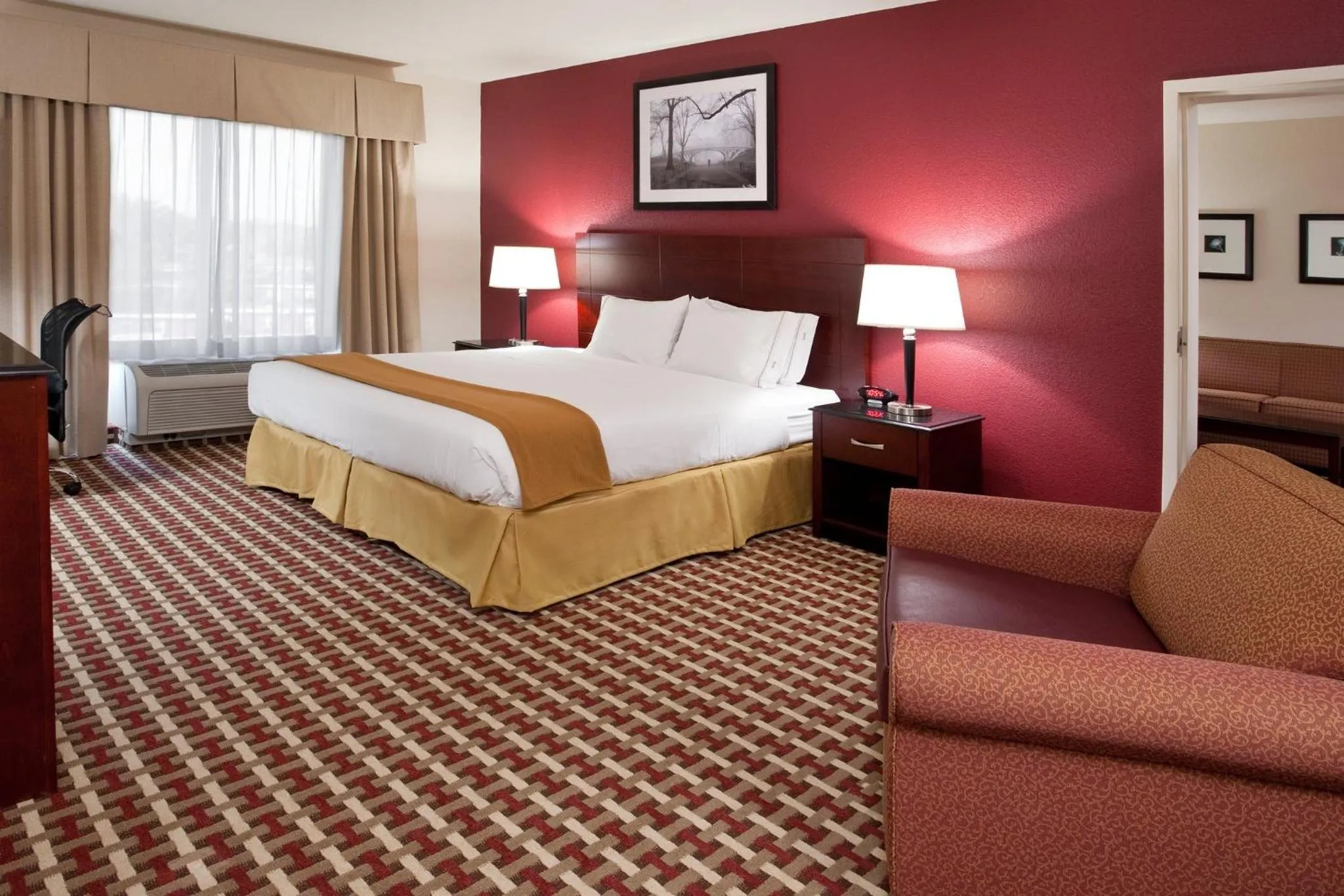 Photo of the whole room, Bed in Holiday Inn Express Hotel & Suites Ohio State University- OSU Medical Center by IHG