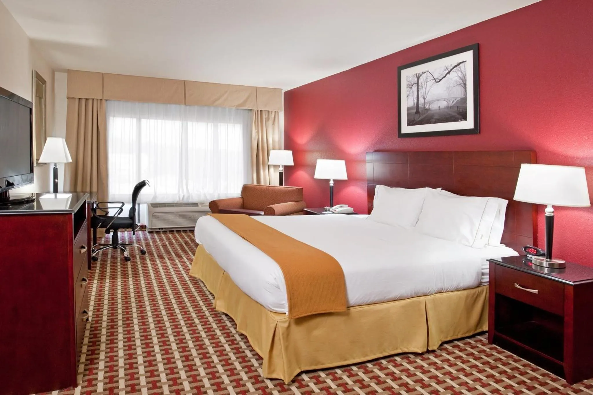 Photo of the whole room, Bed in Holiday Inn Express Hotel & Suites Ohio State University- OSU Medical Center by IHG