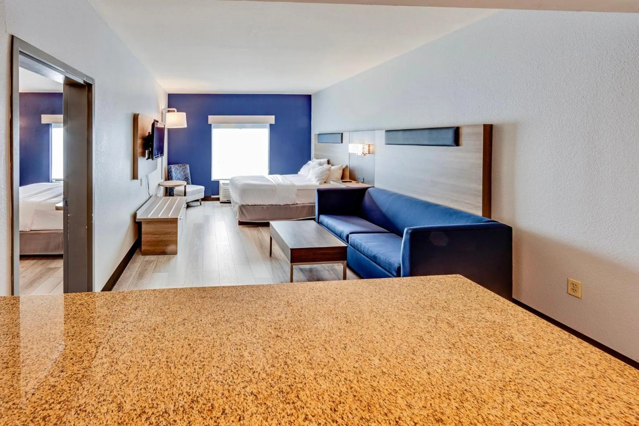 Photo of the whole room, Bed in Holiday Inn Express Hotel & Suites Ohio State University- OSU Medical Center by IHG