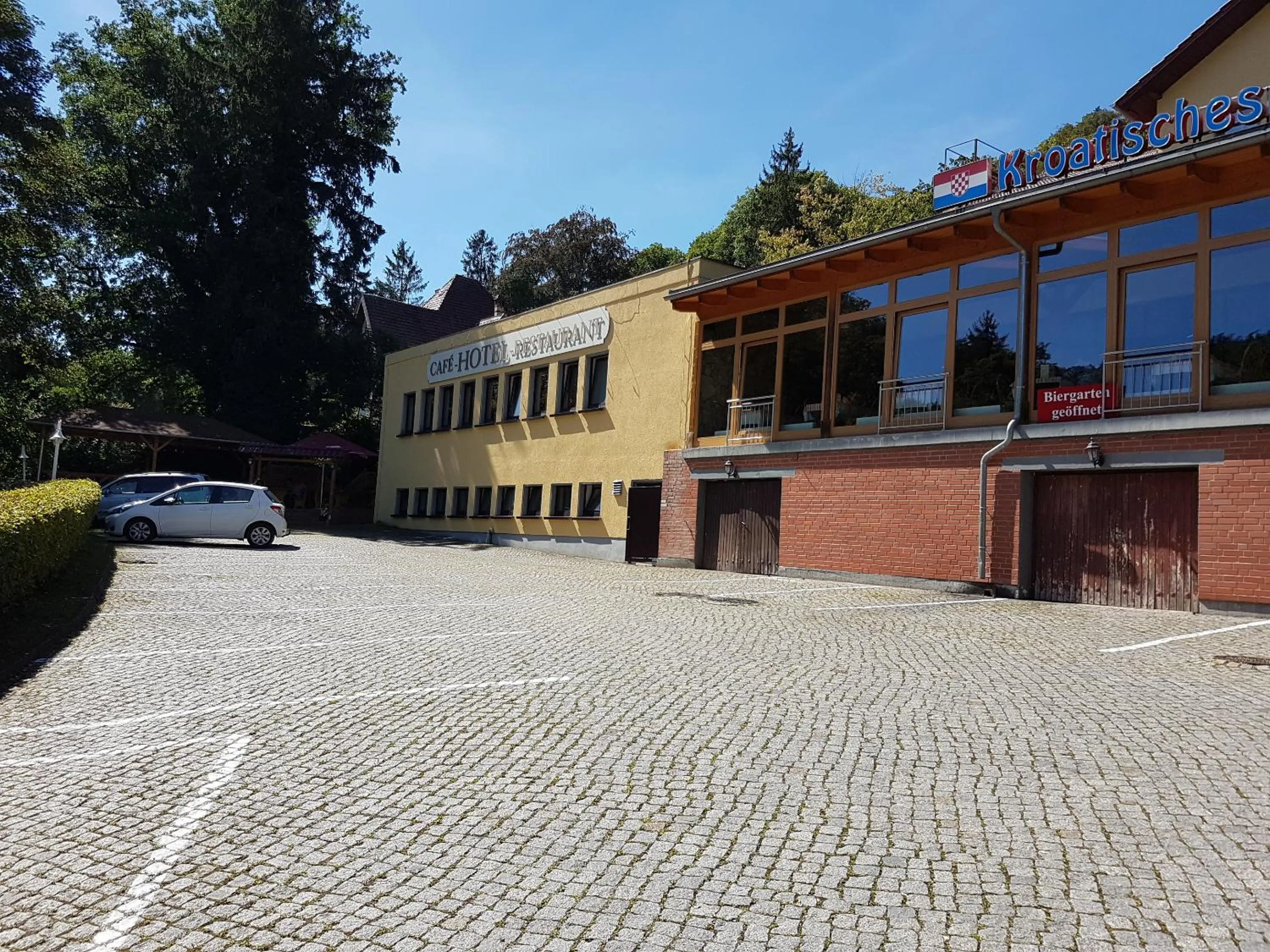 Facade/entrance in Hotel - Restaurant Sophienaue