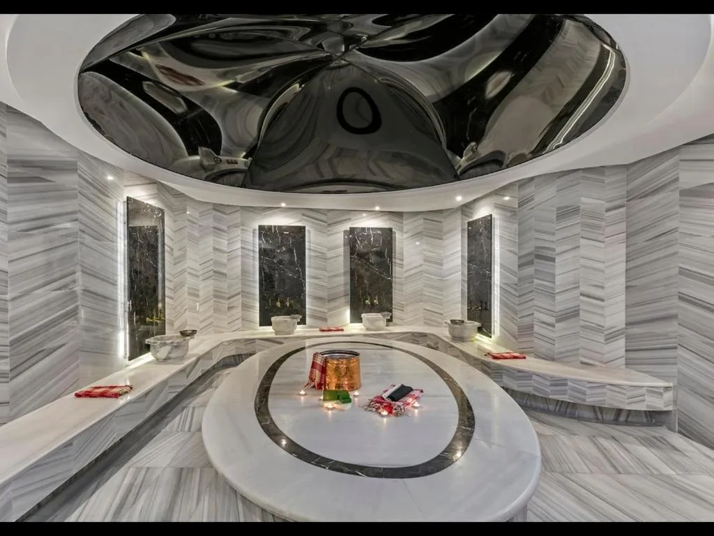 B Business Hotel & Spa