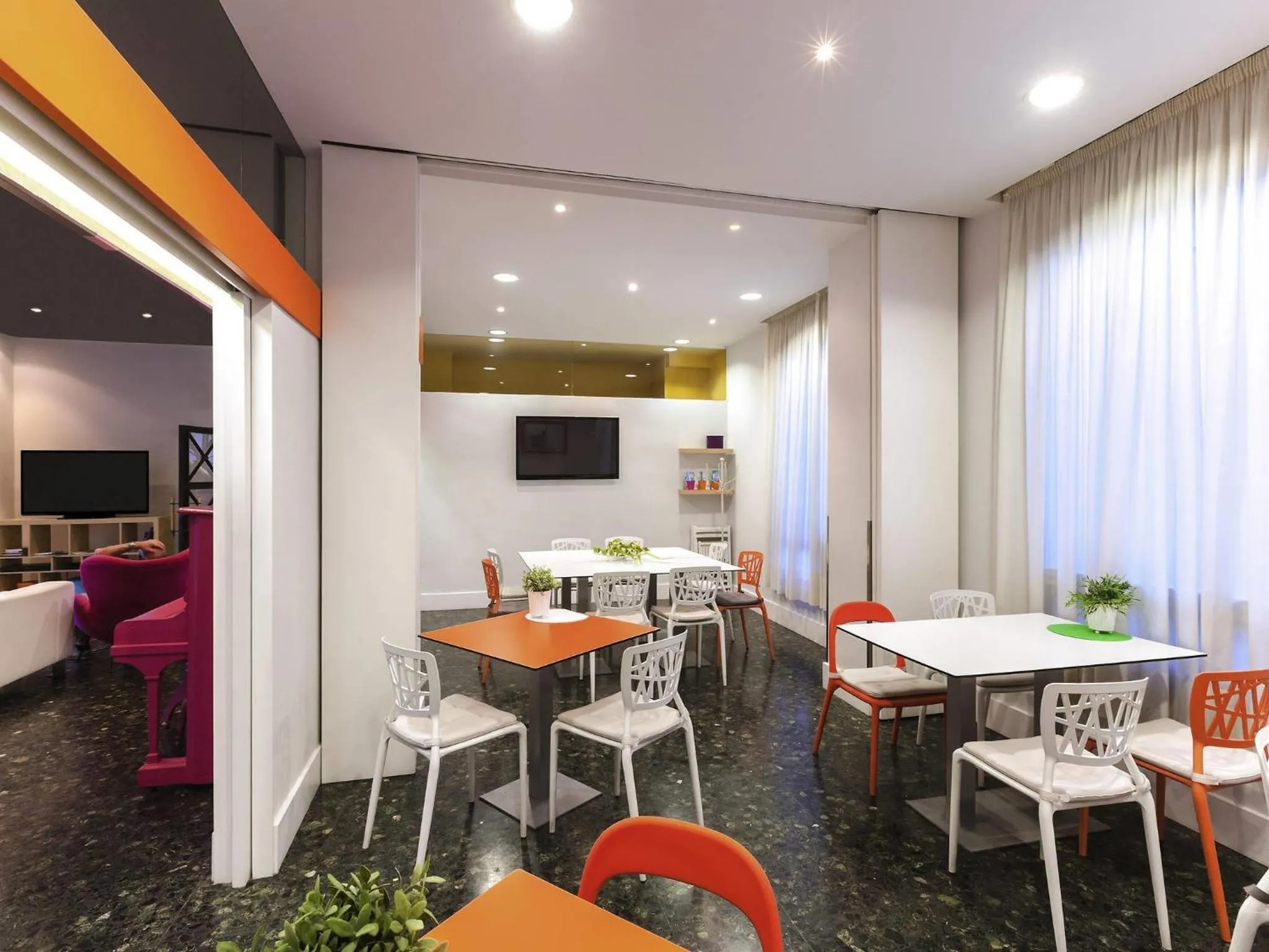Restaurant/places to eat in Hotel Ibis Styles La Rioja Arnedo