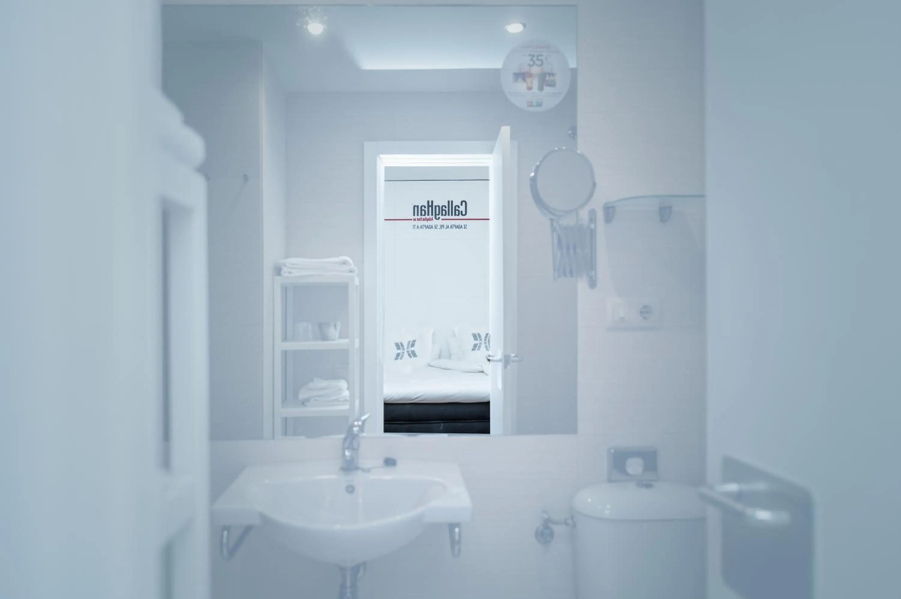 Shower in Hotel Ibis Styles La Rioja Arnedo