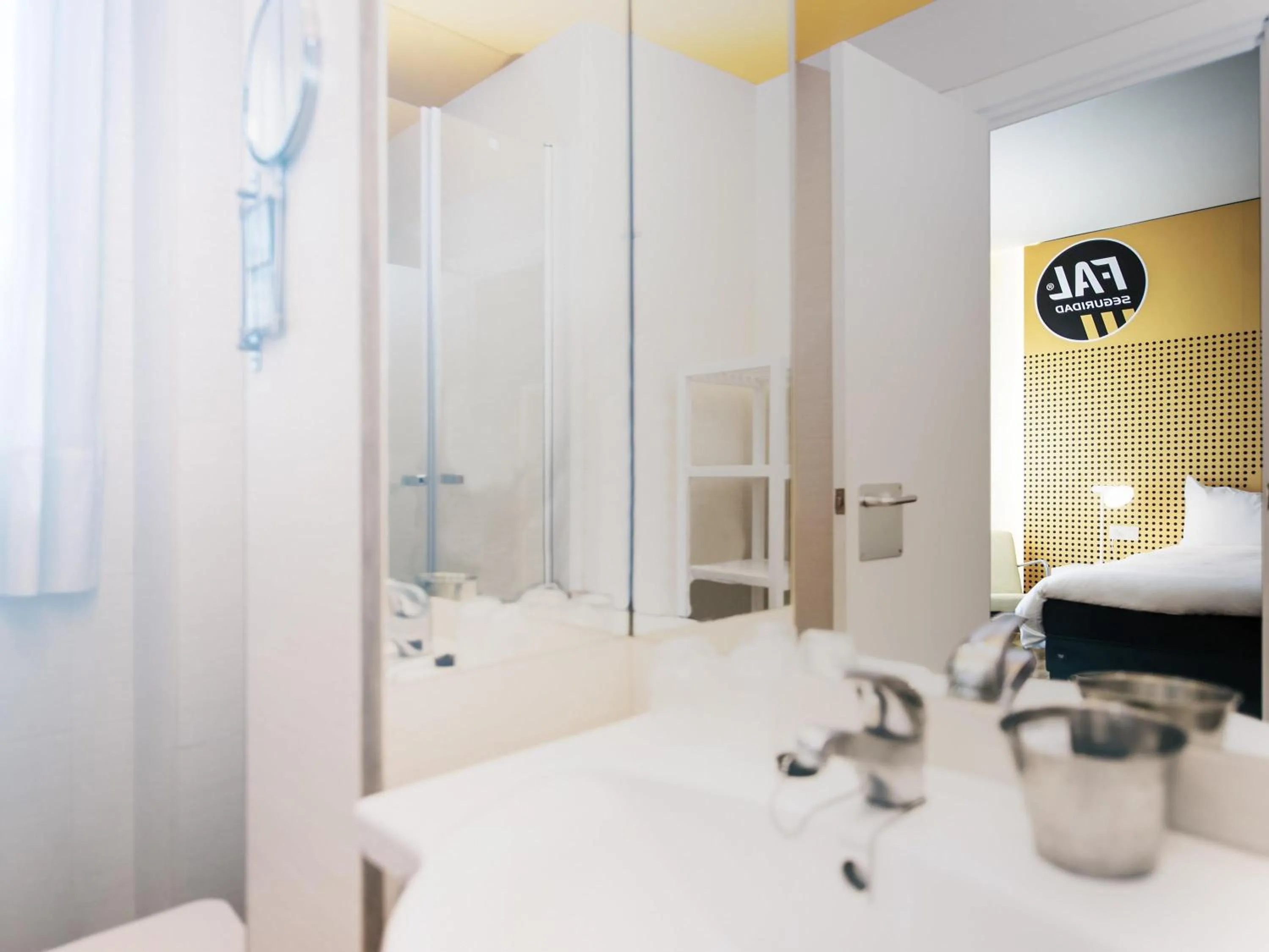 Bedroom in Hotel Ibis Styles La Rioja Arnedo