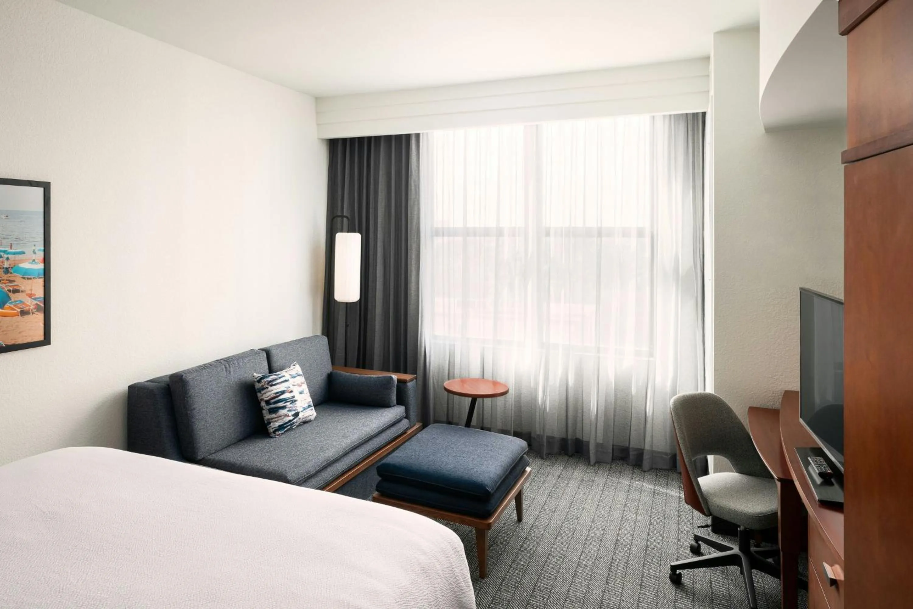 Photo of the whole room, Bed in Courtyard by Marriott St. Petersburg Downtown