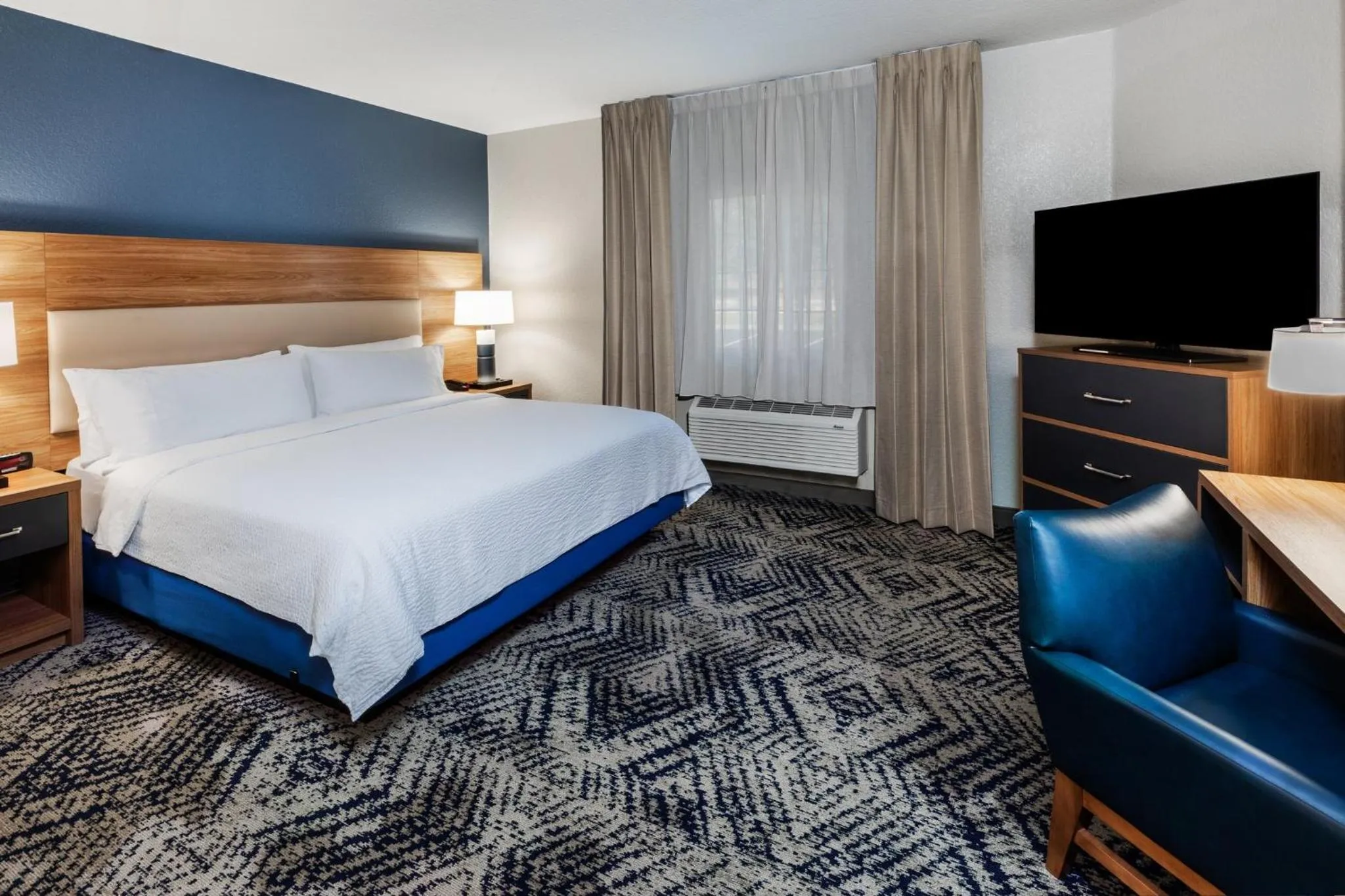 Photo of the whole room, Bed in Candlewood Suites Fayetteville by IHG