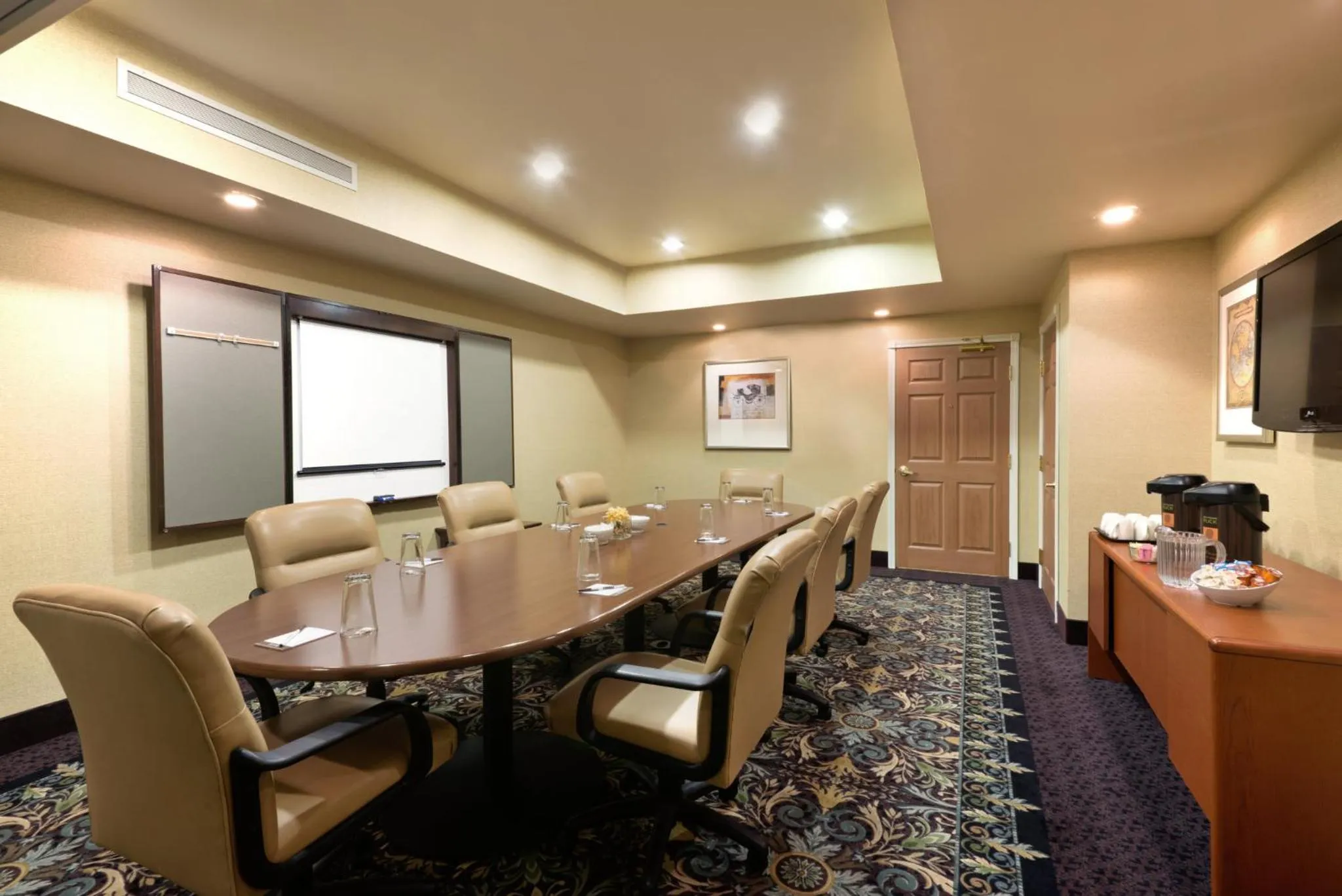 Meeting/conference room in Staybridge Suites Tucson Airport by IHG