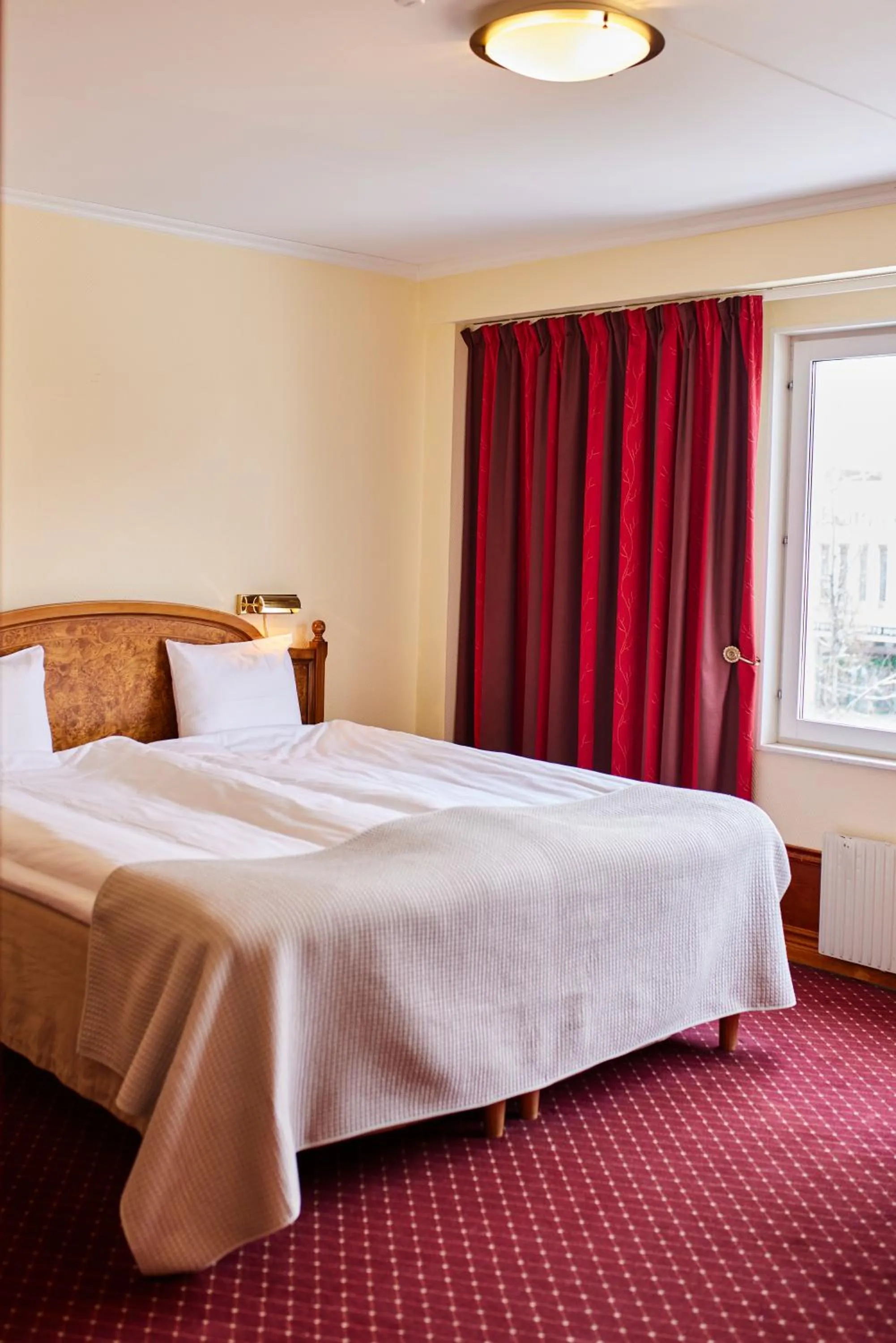 Bed in Clarion Collection Hotel Smedjan