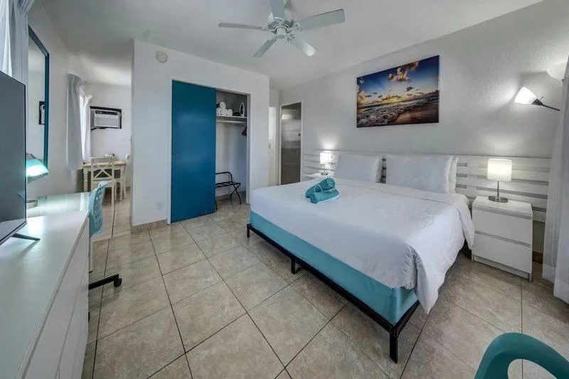 Bed in Horizon by the Sea Inn