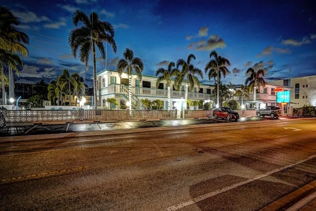 Night in Horizon by the Sea Inn