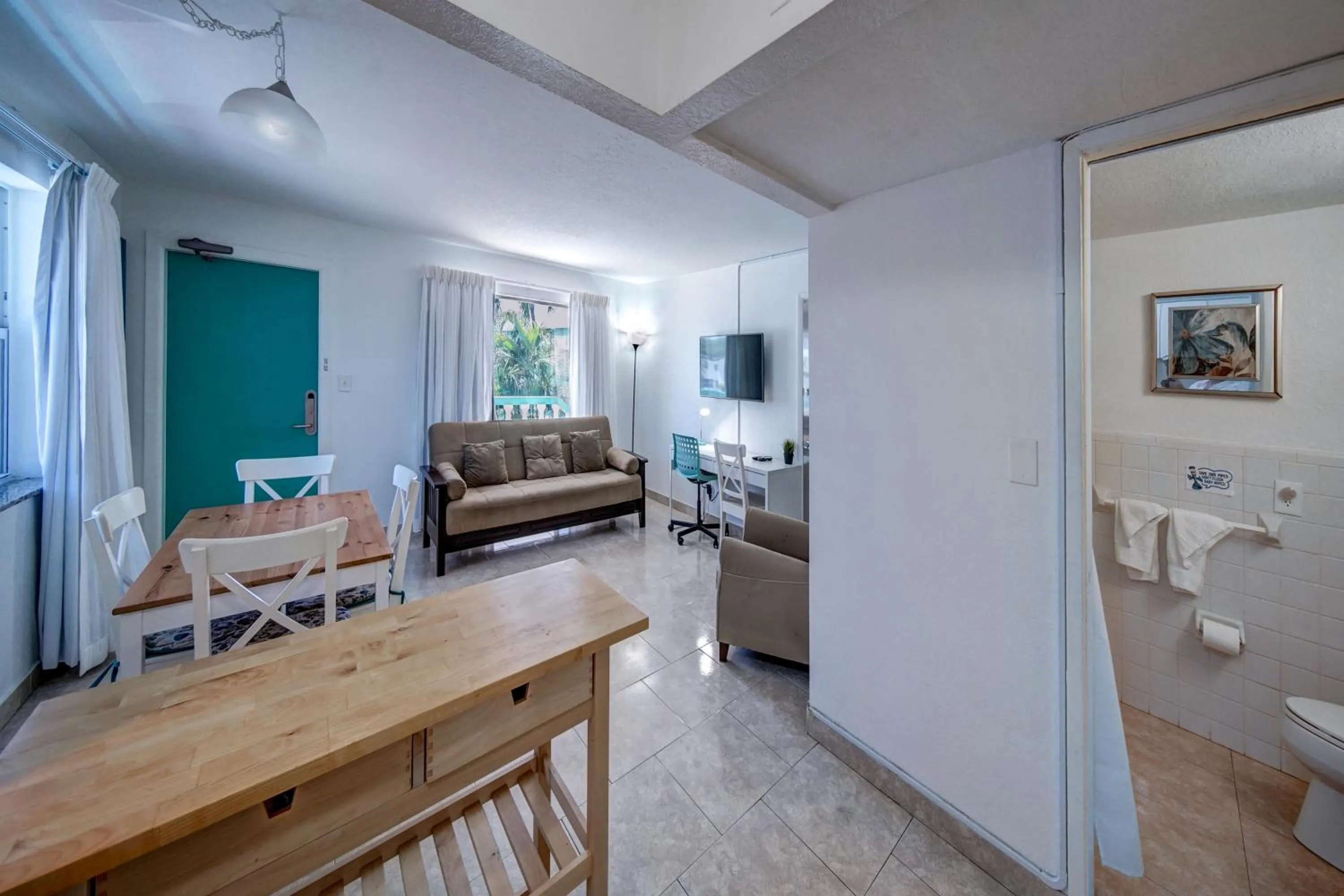 Living room in Horizon by the Sea Inn