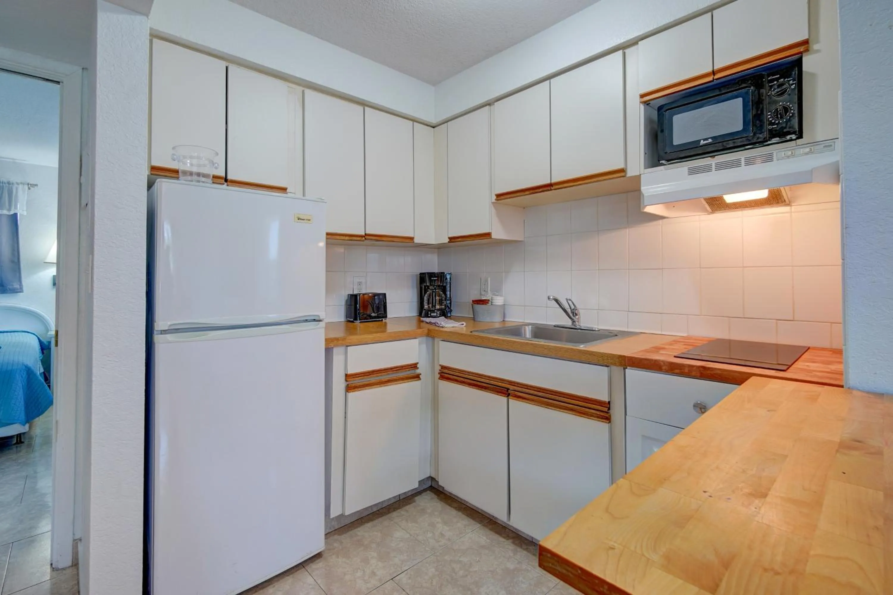 kitchen in Horizon by the Sea Inn